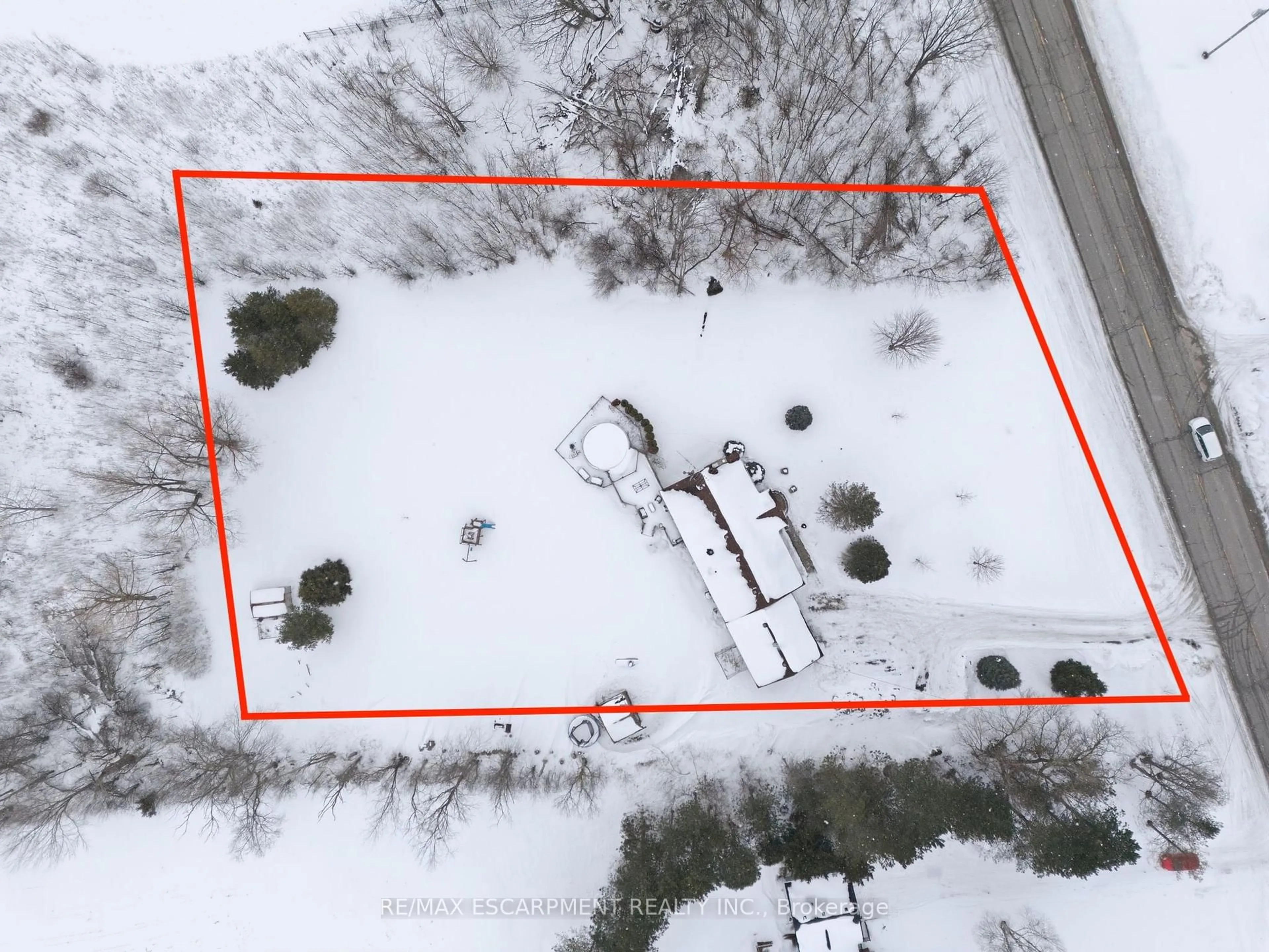 A pic from outside/outdoor area/front of a property/back of a property/a pic from drone, building for 628 HALDIMAND RD 17, Haldimand Ontario N1A 2W4