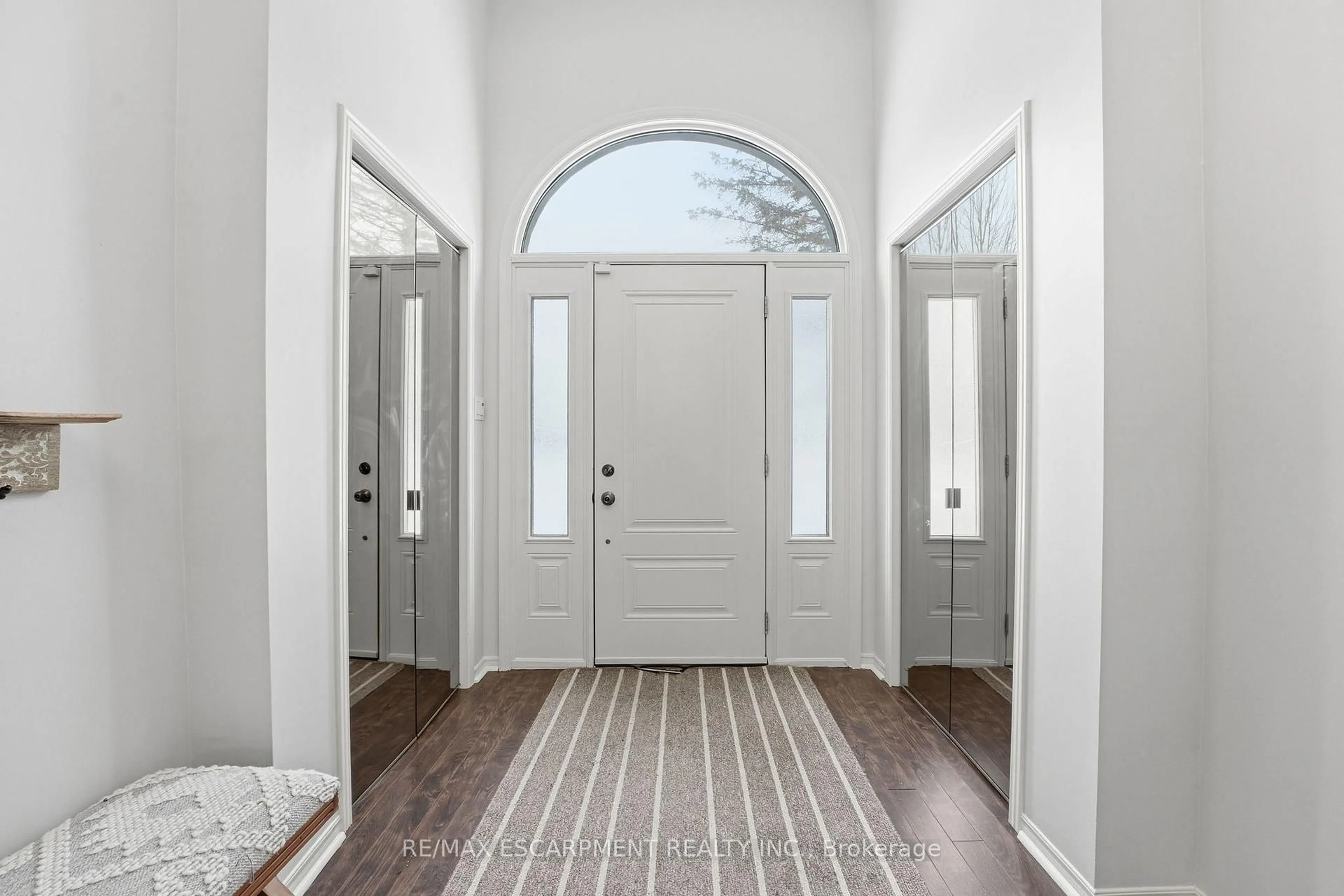 Indoor entryway for 628 HALDIMAND RD 17, Haldimand Ontario N1A 2W4