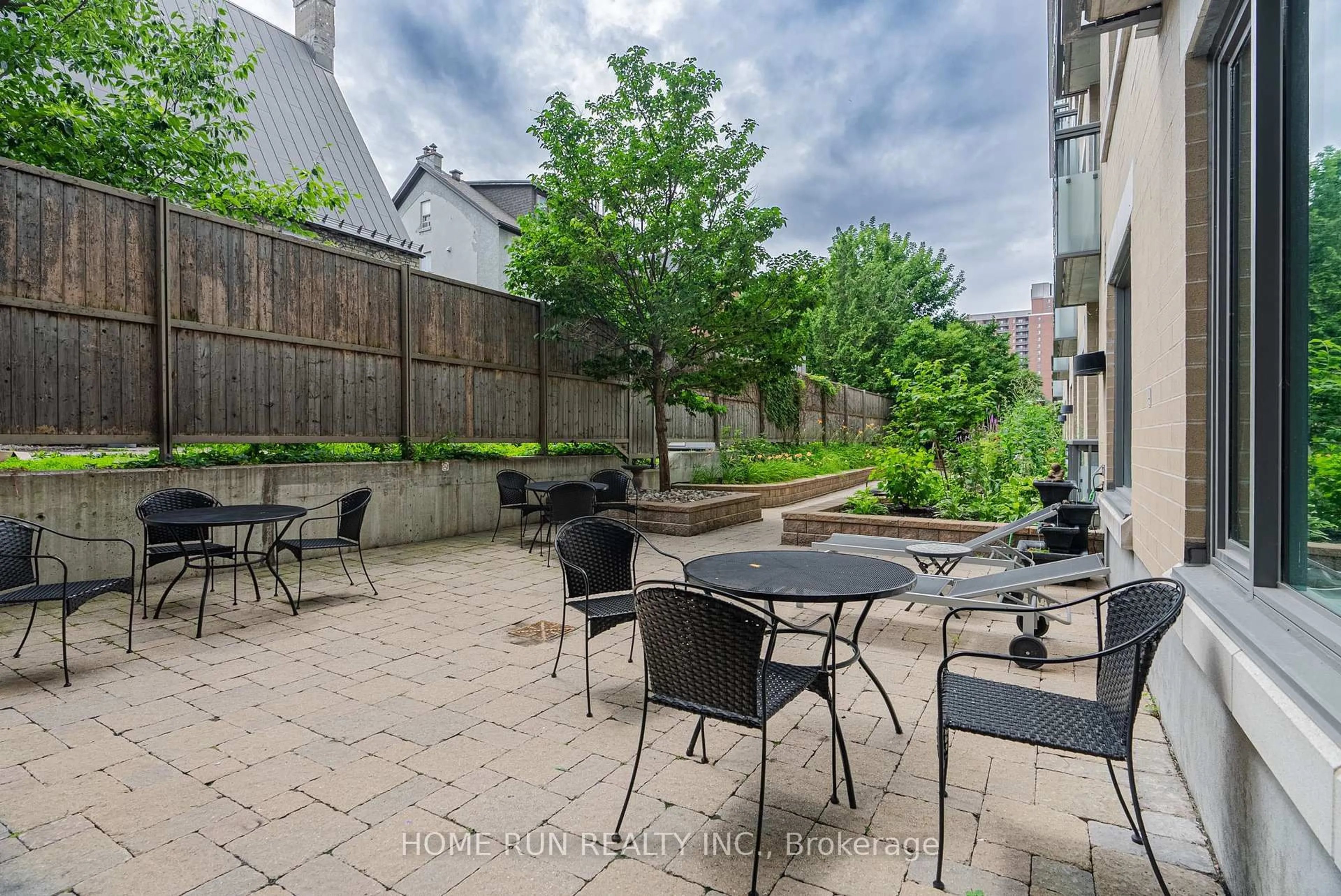 Patio, street for 238 BESSERER St #1407, Ottawa Ontario K1N 6B1