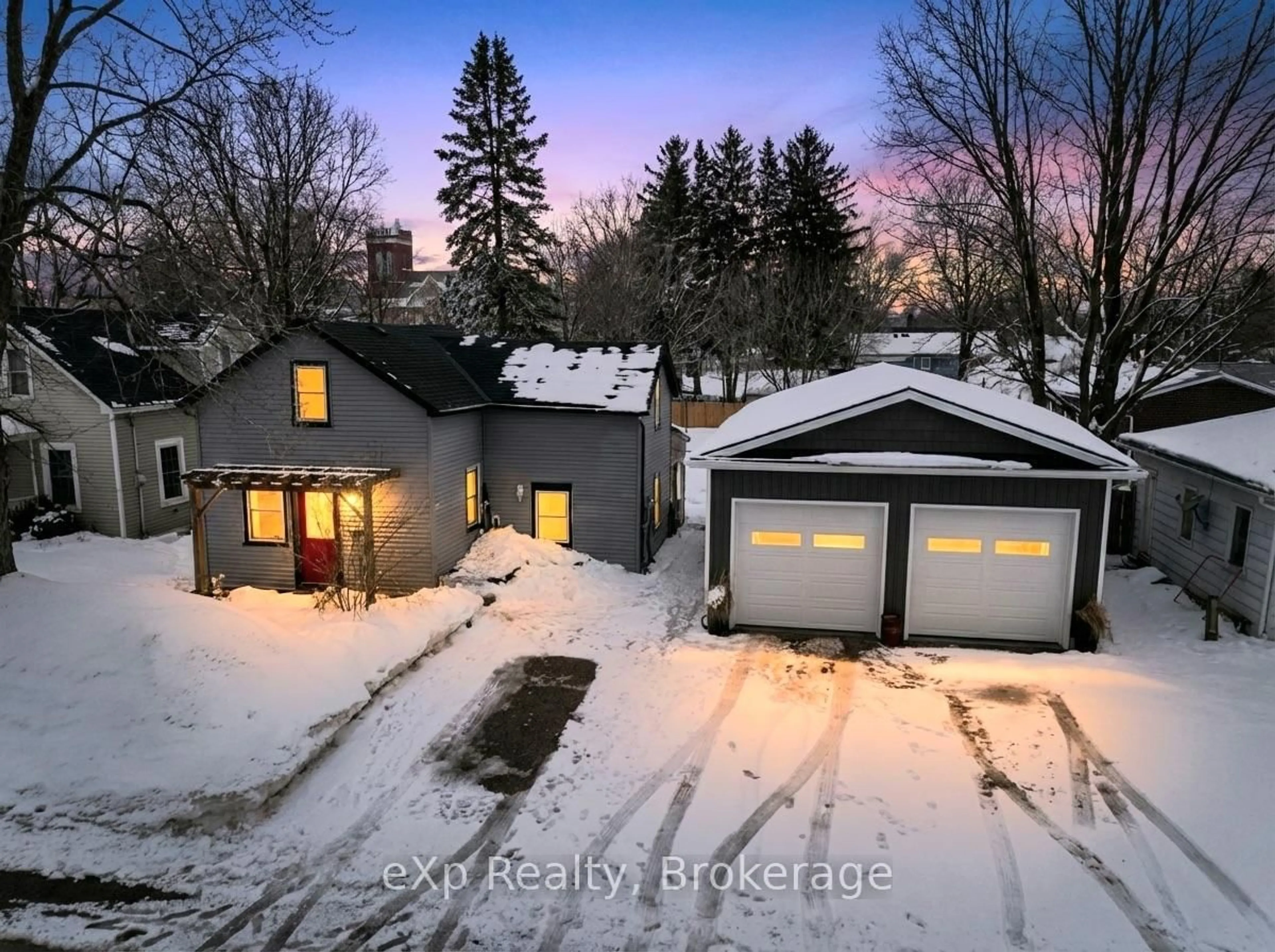 A pic from outside/outdoor area/front of a property/back of a property/a pic from drone, street for 320 Albert St, Huron East Ontario N0G 1H0