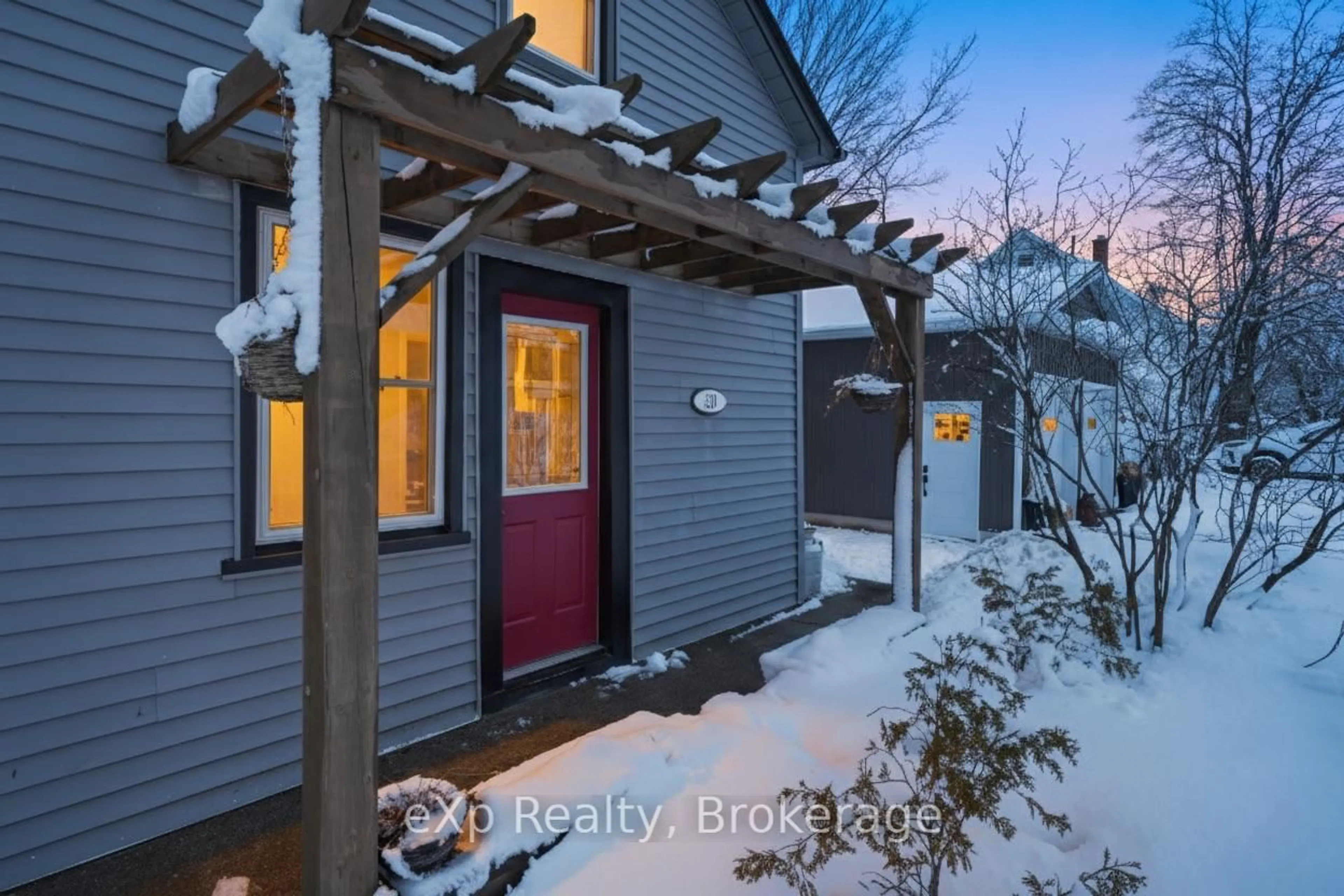 Indoor entryway for 320 Albert St, Huron East Ontario N0G 1H0