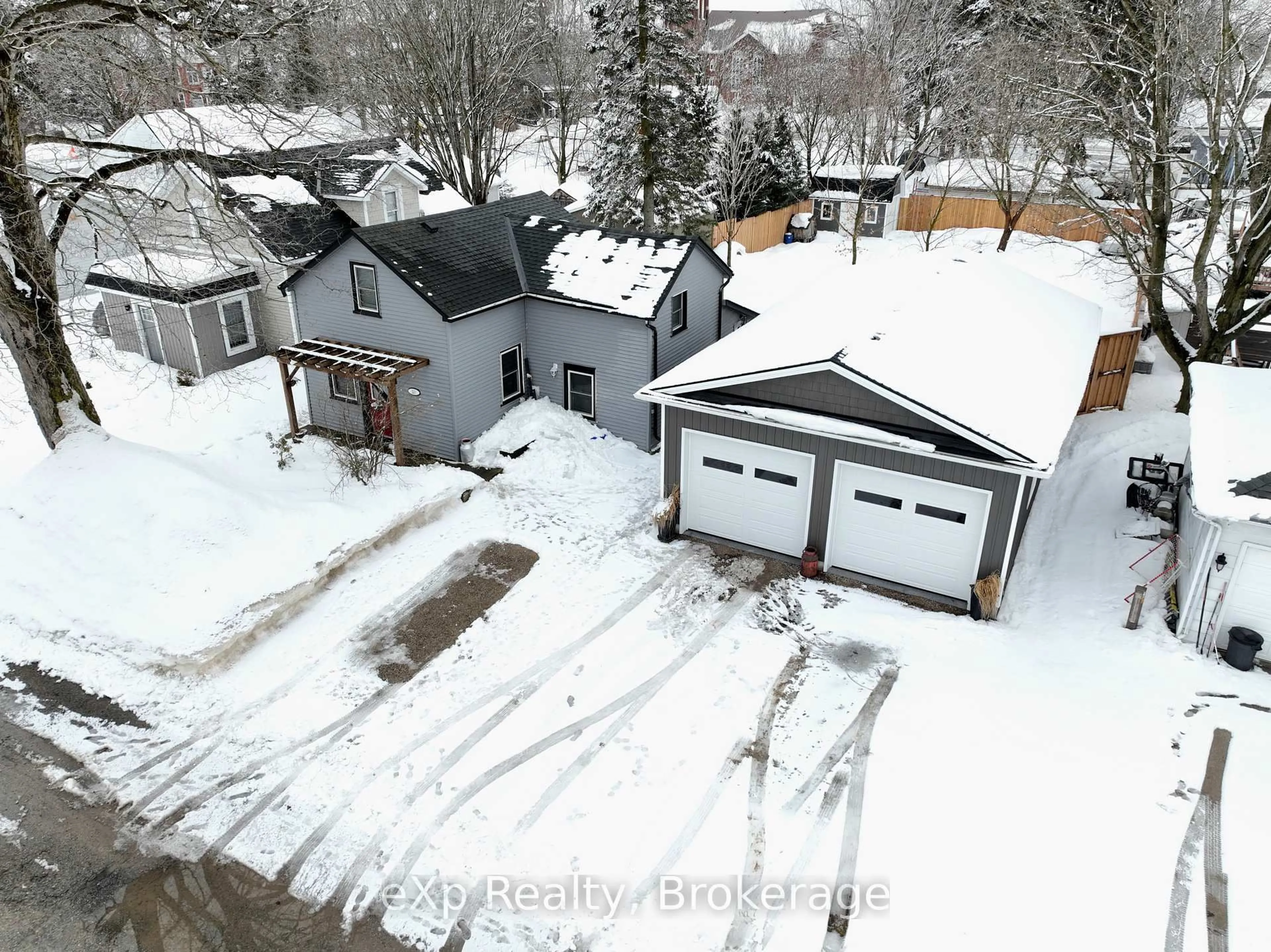 A pic from outside/outdoor area/front of a property/back of a property/a pic from drone, street for 320 Albert St, Huron East Ontario N0G 1H0