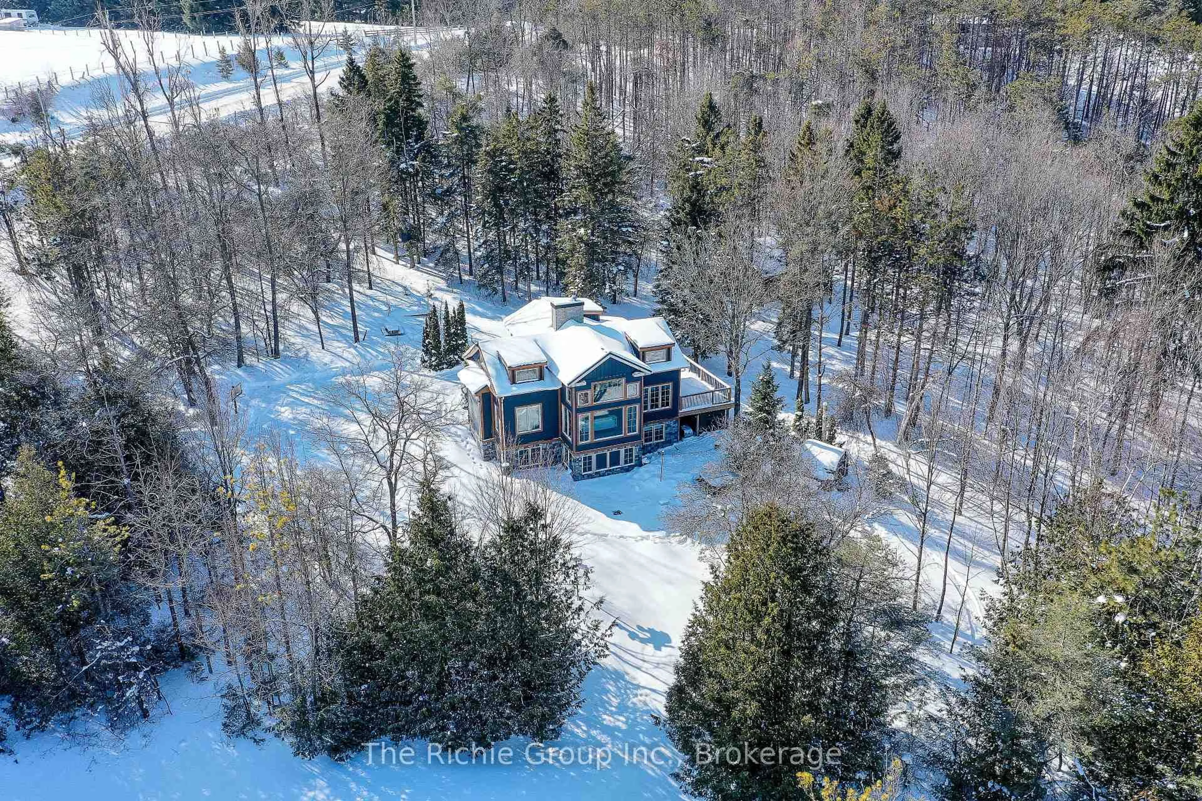 A pic from outside/outdoor area/front of a property/back of a property/a pic from drone, unknown for 427223 Twenty-Fifth Sdrd, Mono Ontario L9V 1E6
