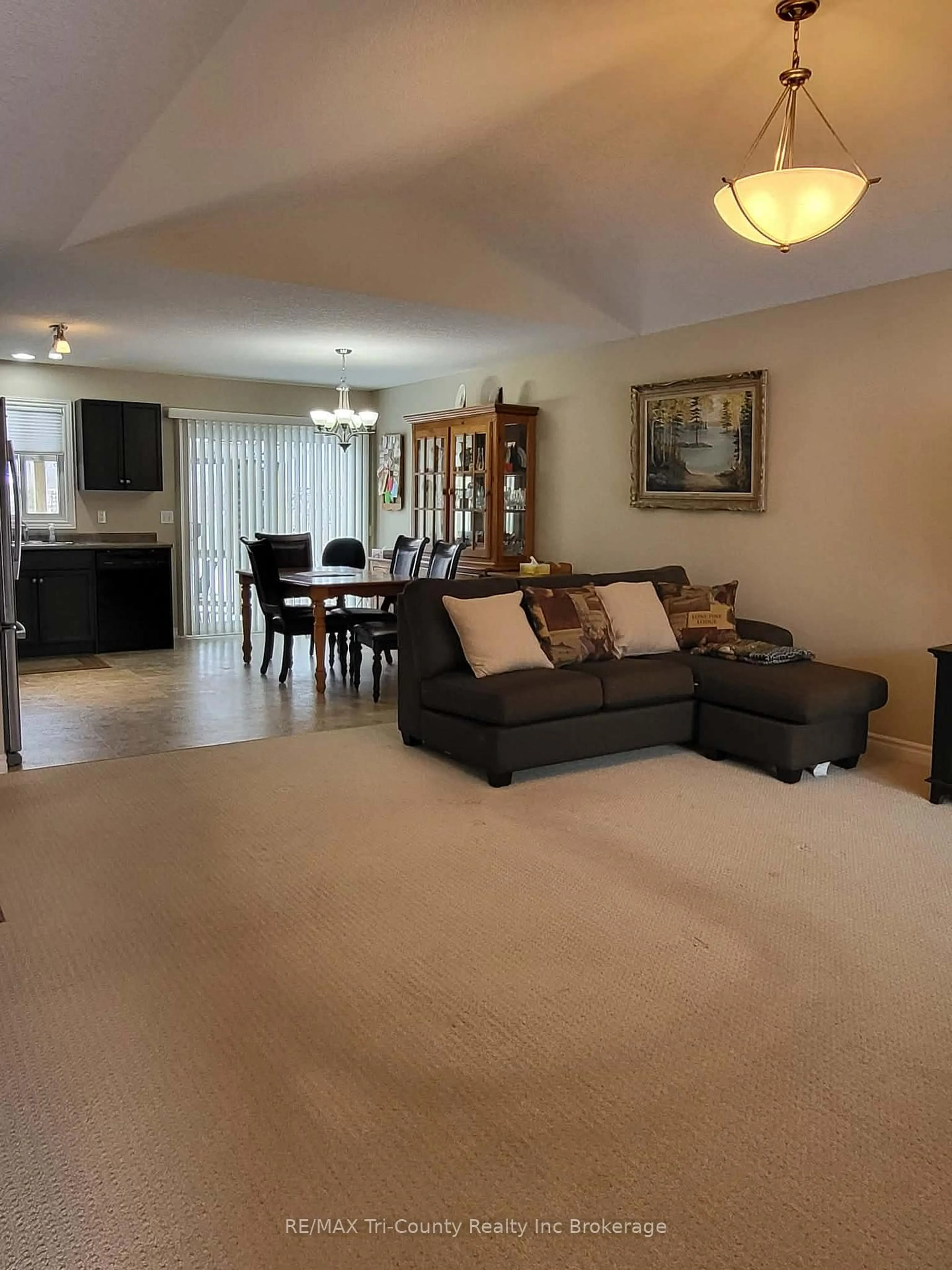 Living room with furniture, unknown for 33 Park Pl, Tillsonburg Ontario N4G 0B8