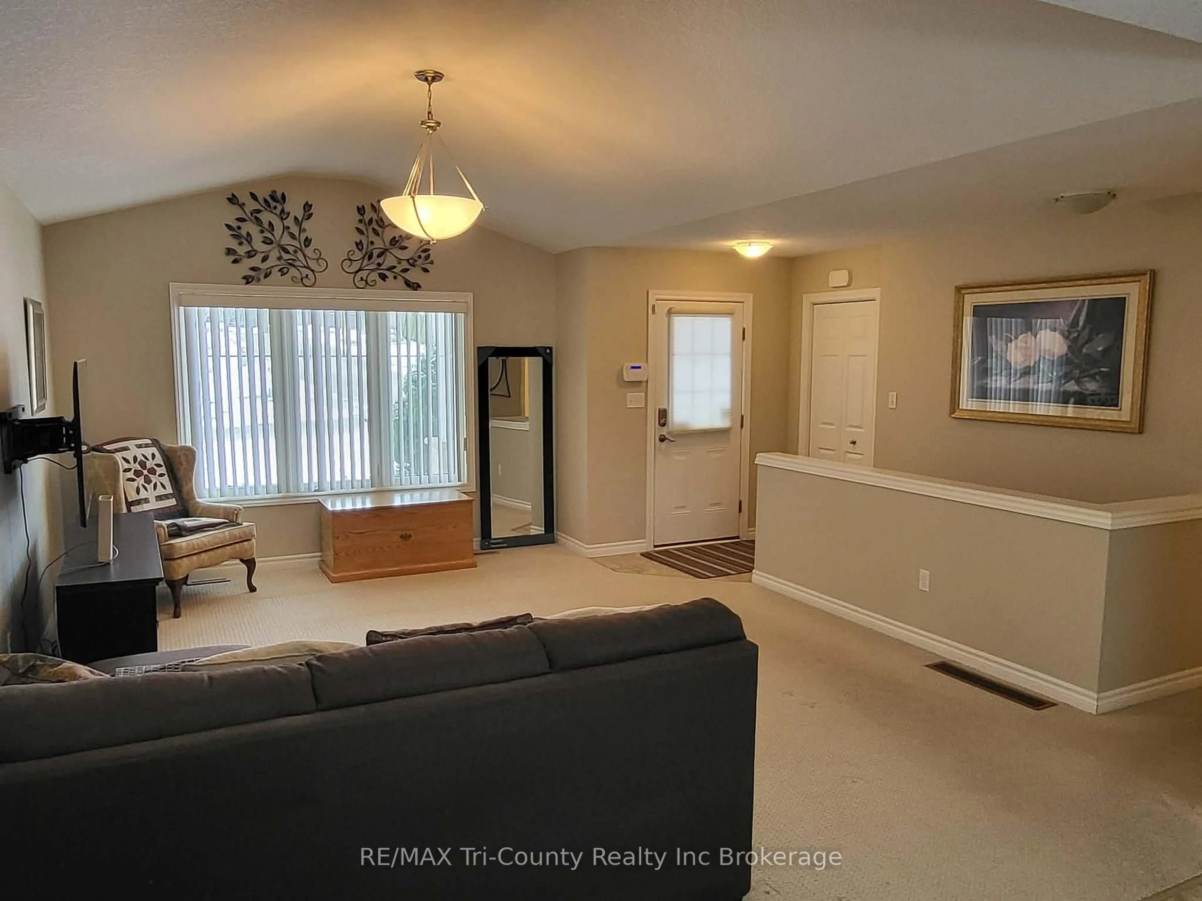 Living room with furniture, ceramic/tile floor for 33 Park Pl, Tillsonburg Ontario N4G 0B8