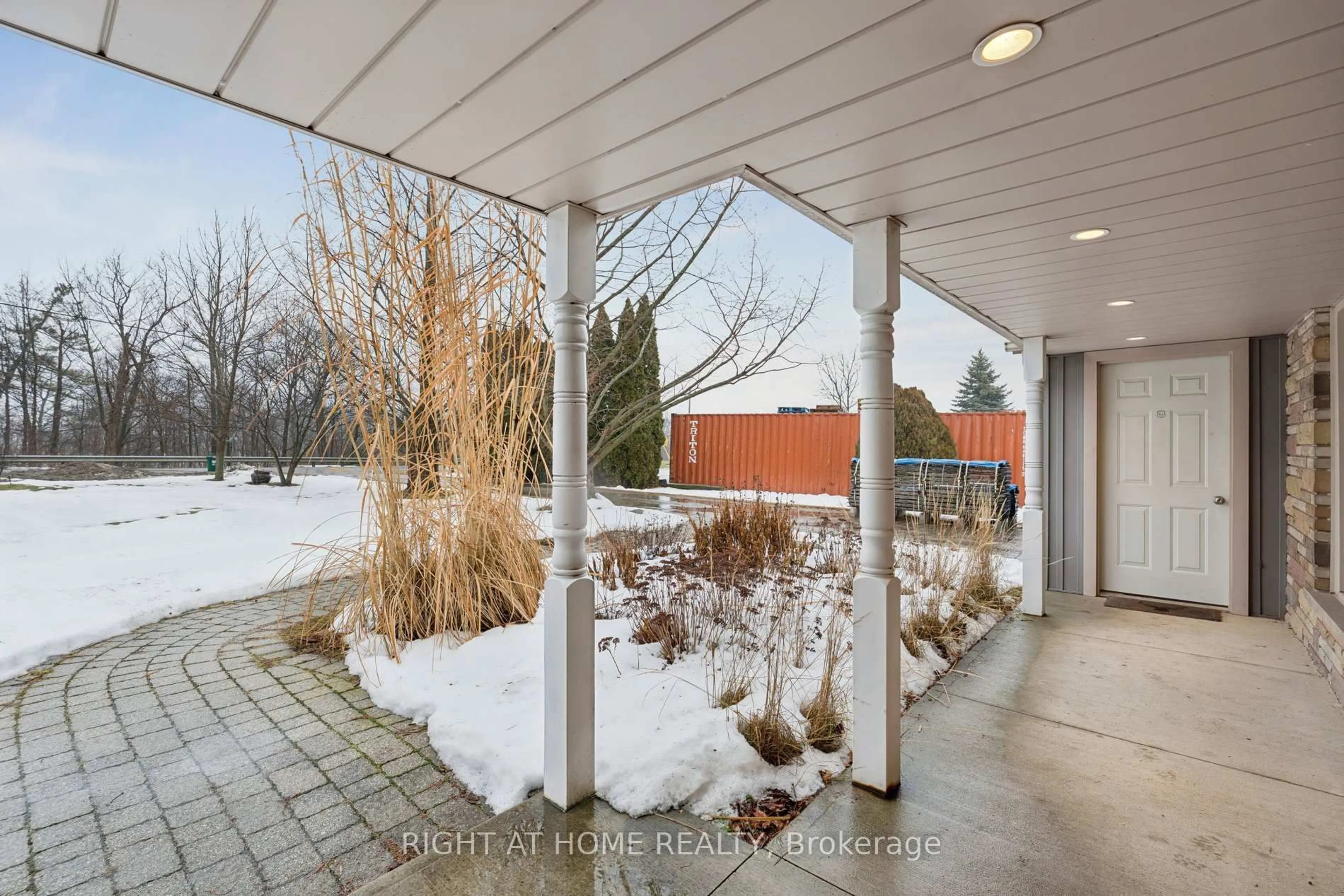 Patio, street for 4451 Thirty Rd, Lincoln Ontario L3J 1P3