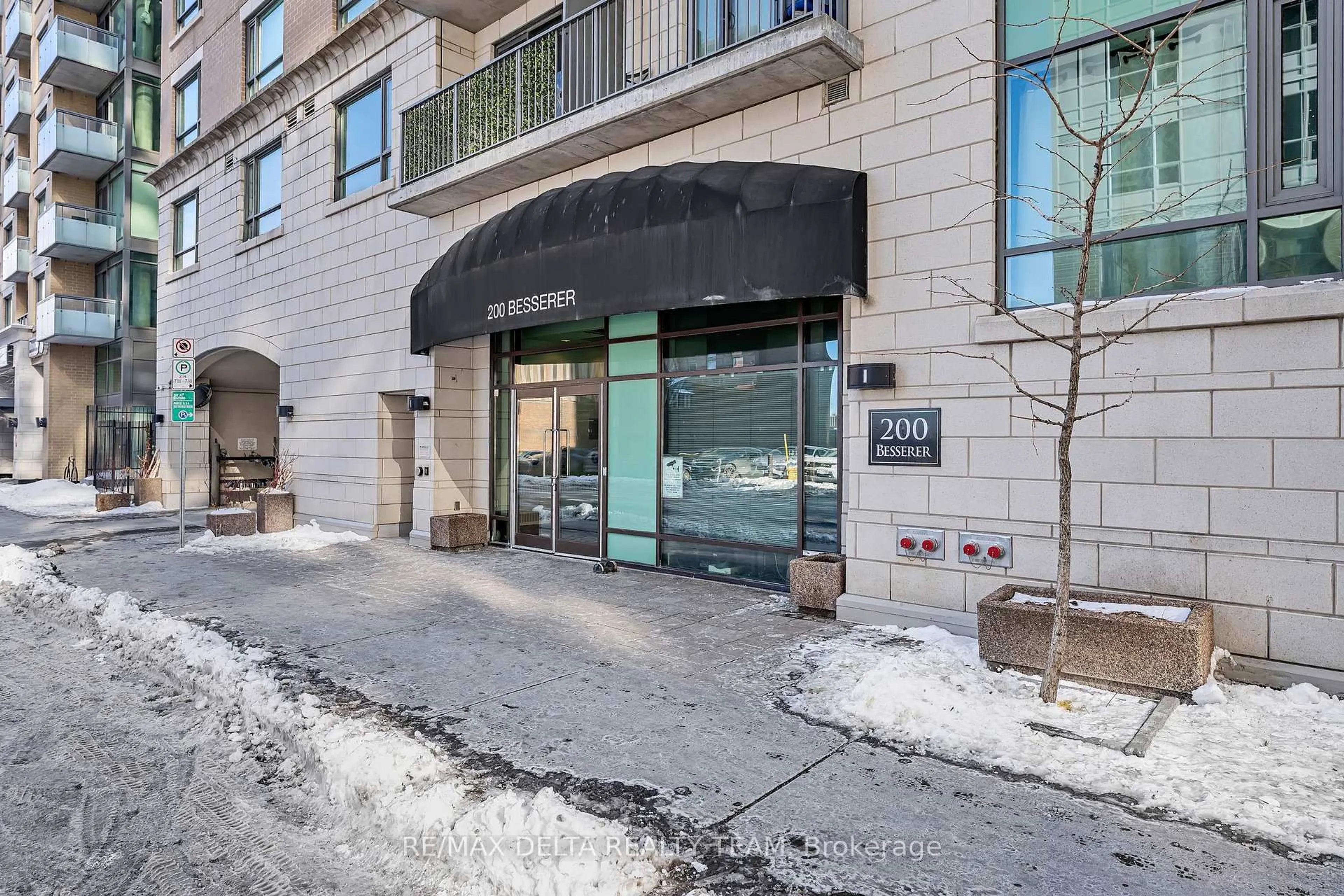 Indoor foyer for 200 Besserer St #1006, Ottawa Ontario K1N 0A7