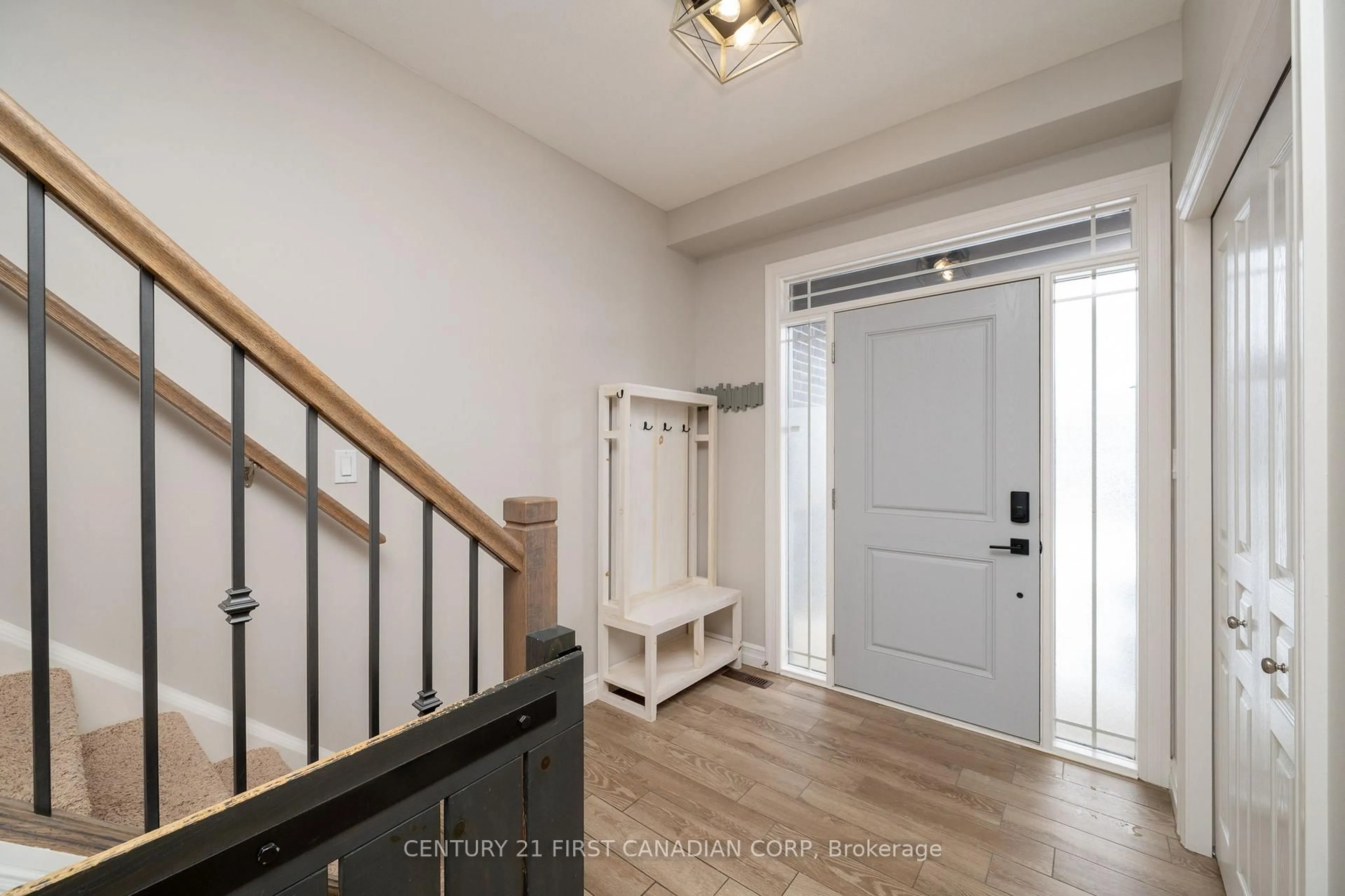 Indoor entryway for 111 Coyne Lane, Lucan Biddulph Ontario N0M 2J0