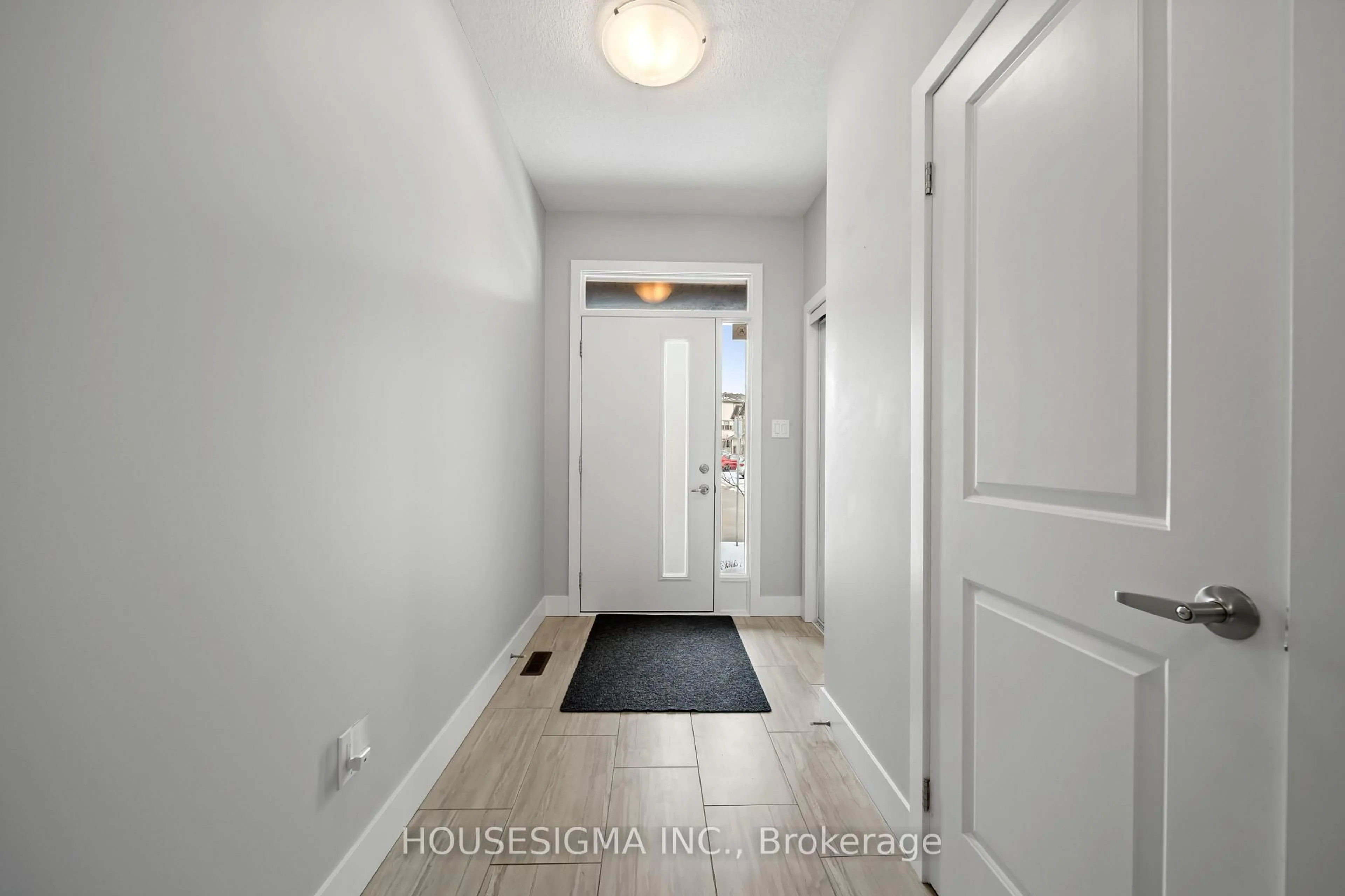 Indoor entryway for 2070 Meadowgate Blvd #66, London South Ontario N6M 0H5