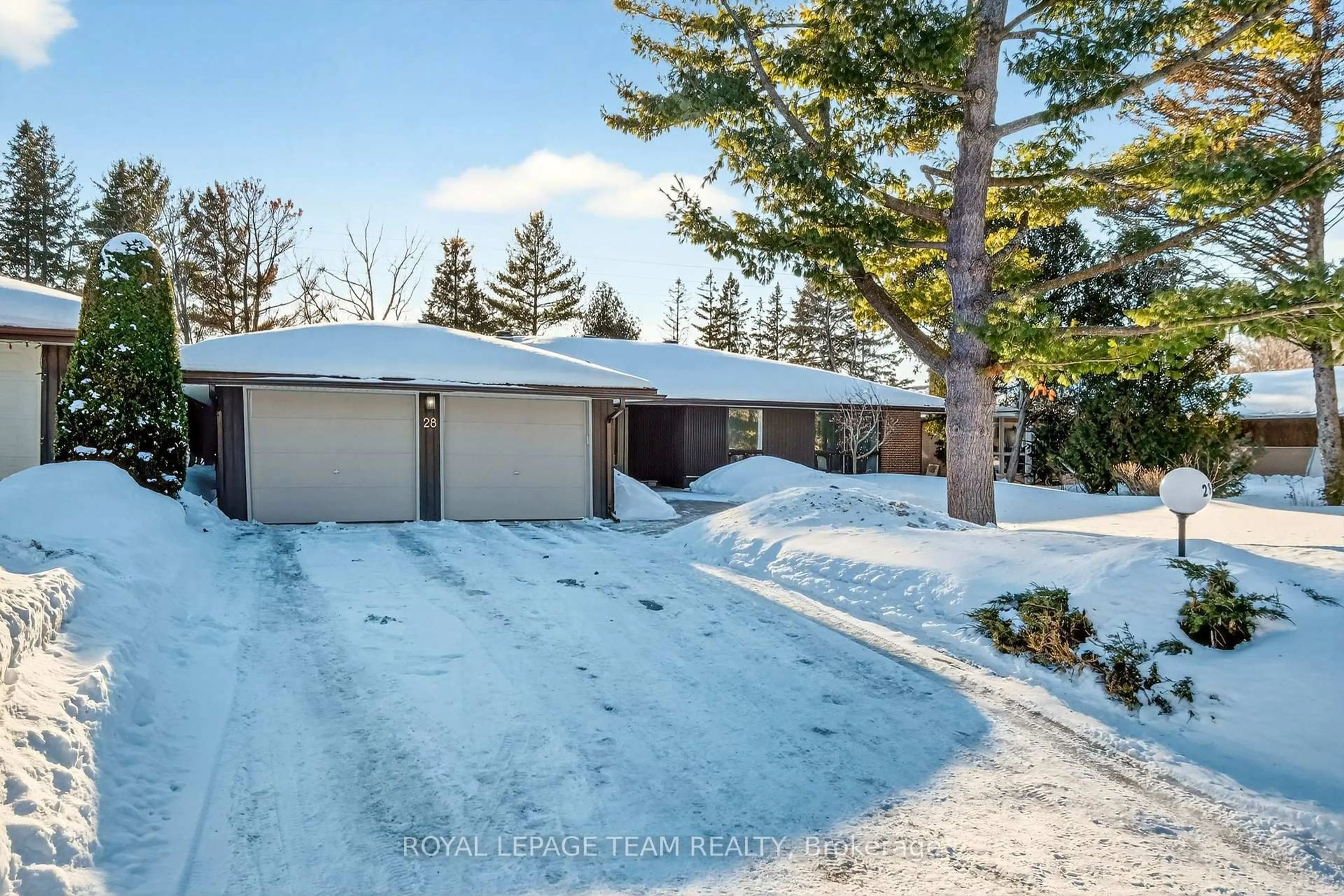 A pic from outside/outdoor area/front of a property/back of a property/a pic from drone, street for 28 Tiffany Cres, Kanata Ontario K2K 1W2