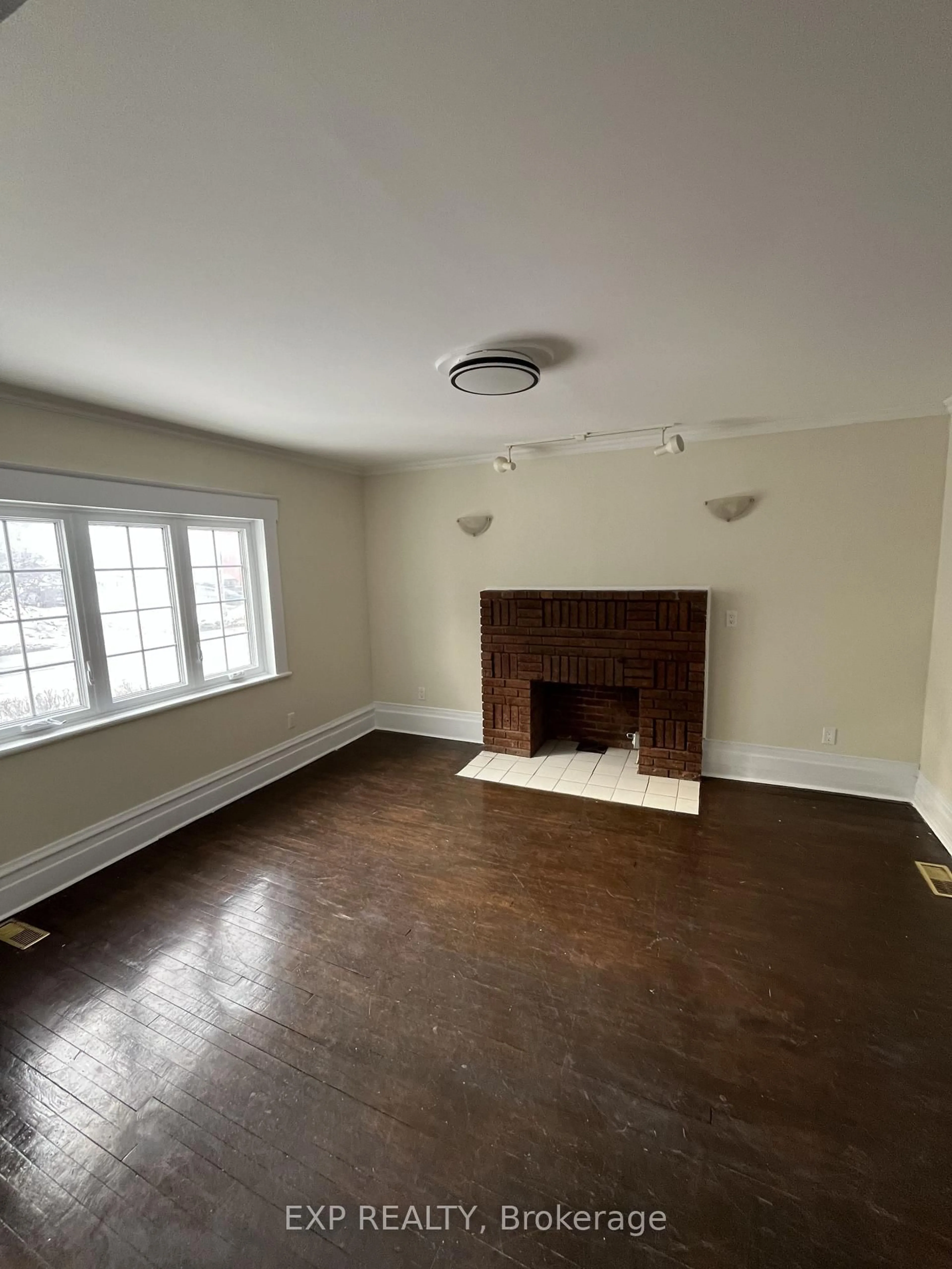 A pic of a room for 505 Bronson Ave, Ottawa Ontario K1R 6J8