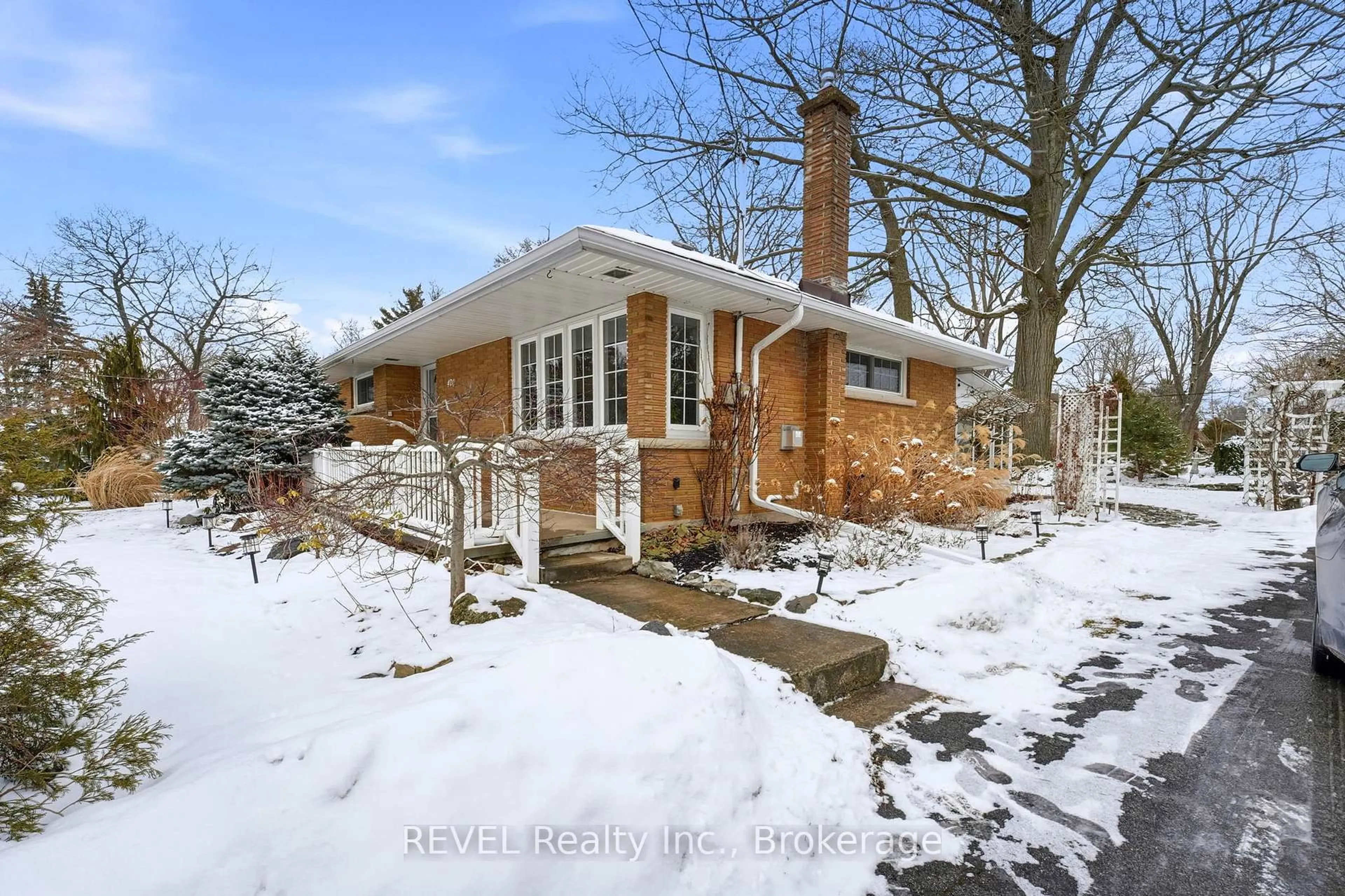 Home with brick exterior material, street for 470 Glenwood Dr, Fort Erie Ontario L0S 1N0