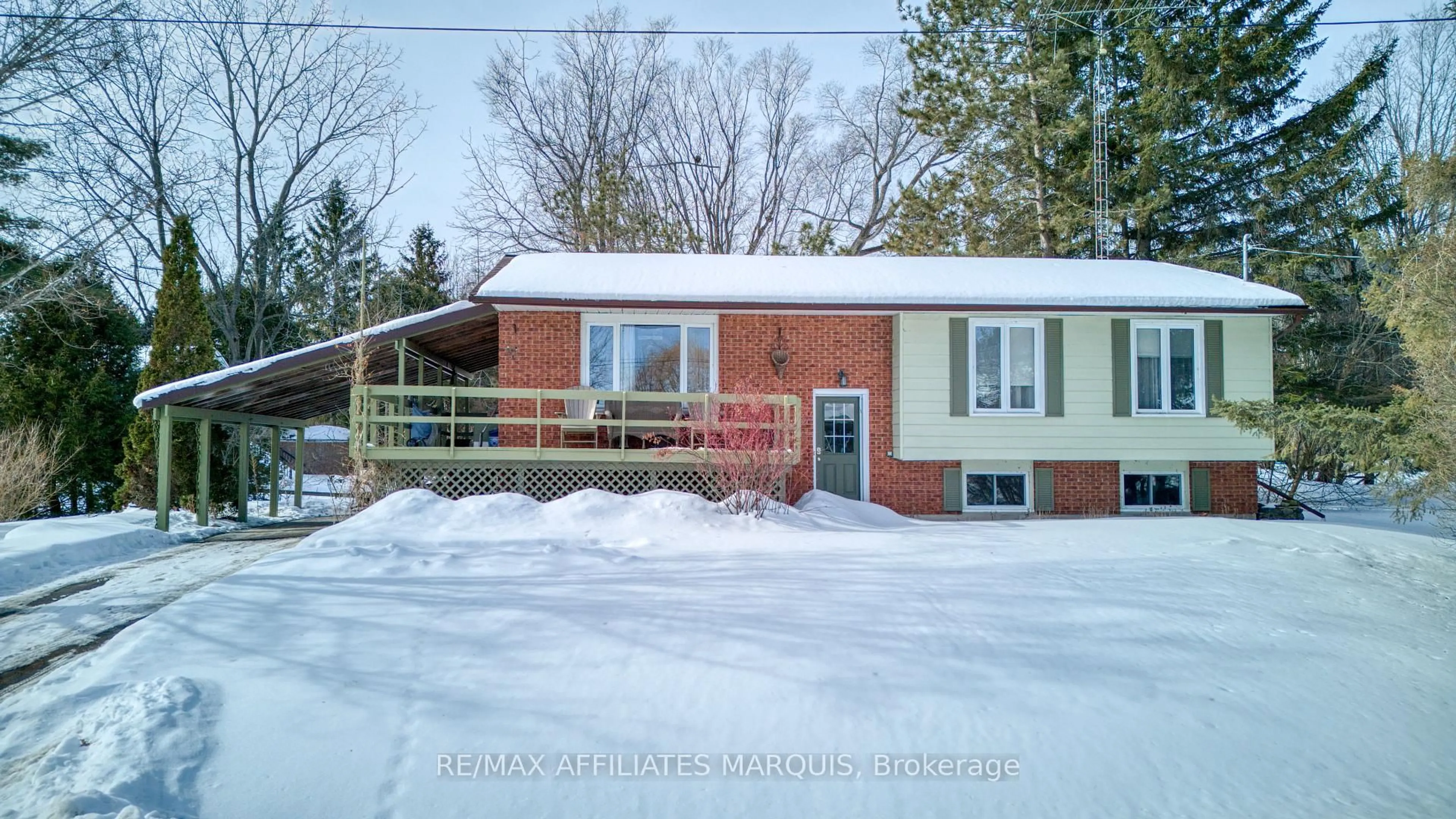 Unknown for 2 Glen St, Westport Ontario K0G 1X0