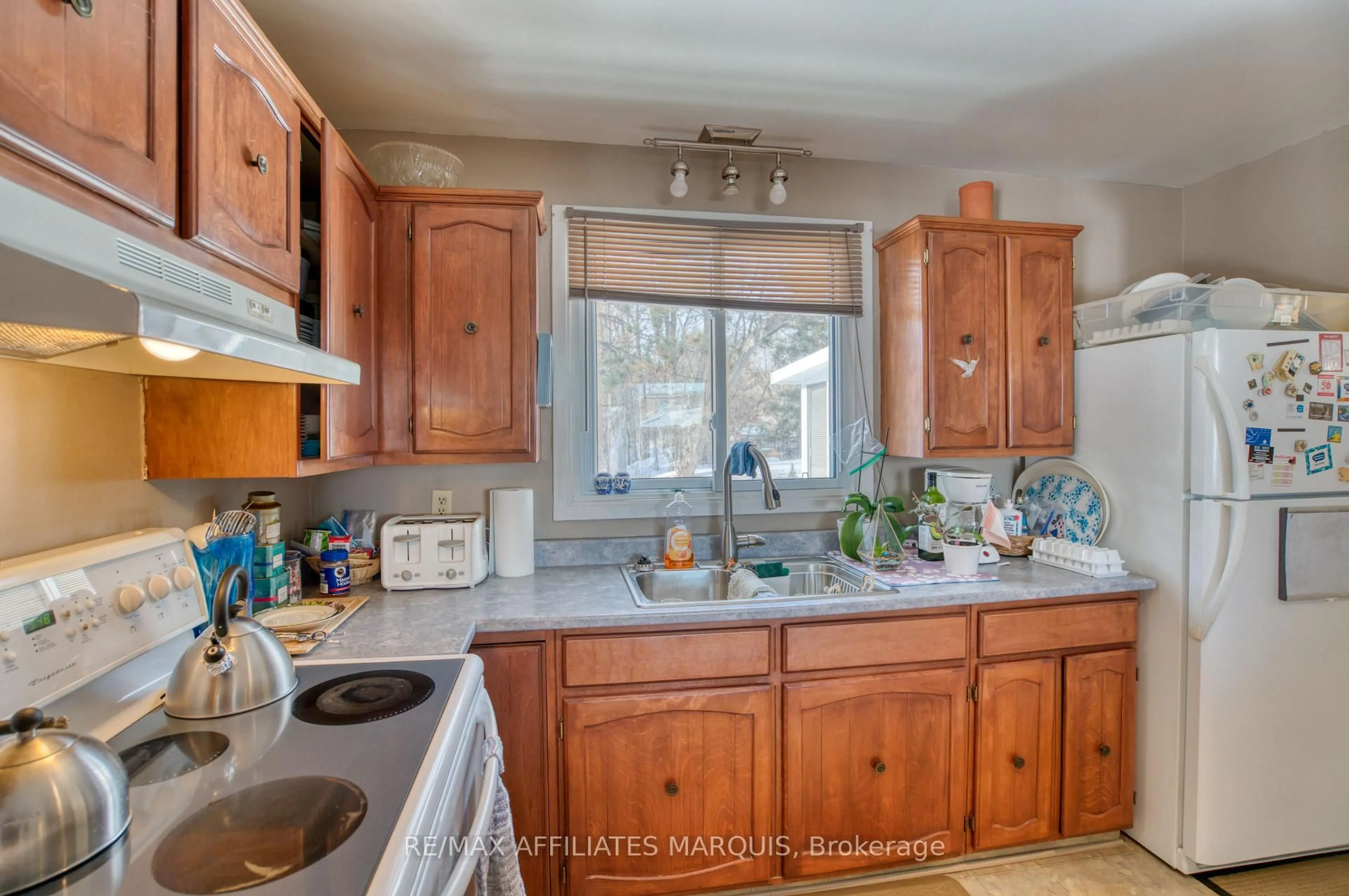Standard kitchen, ceramic/tile floor for 2 Glen St, Westport Ontario K0G 1X0