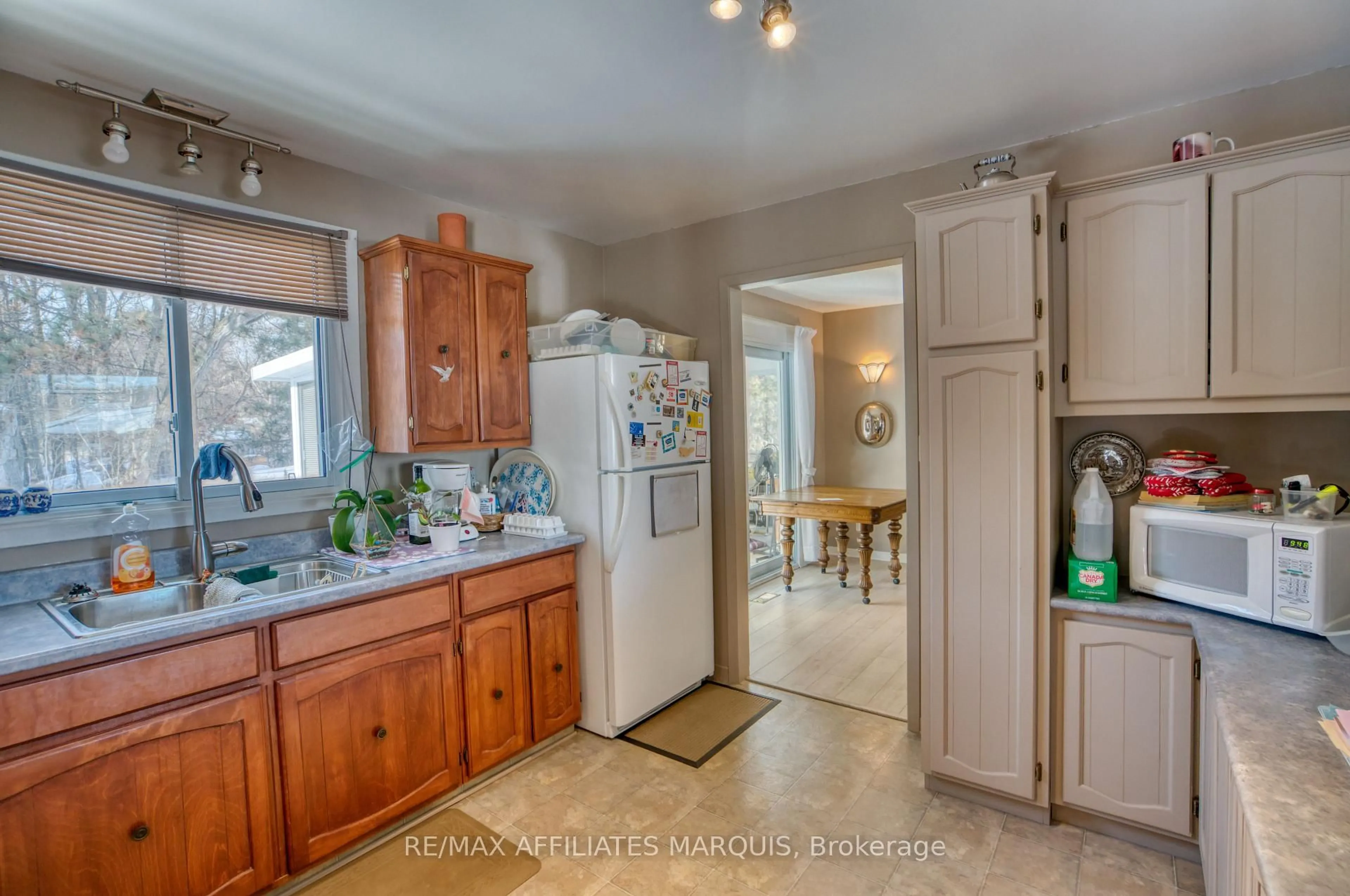 Unknown for 2 Glen St, Westport Ontario K0G 1X0