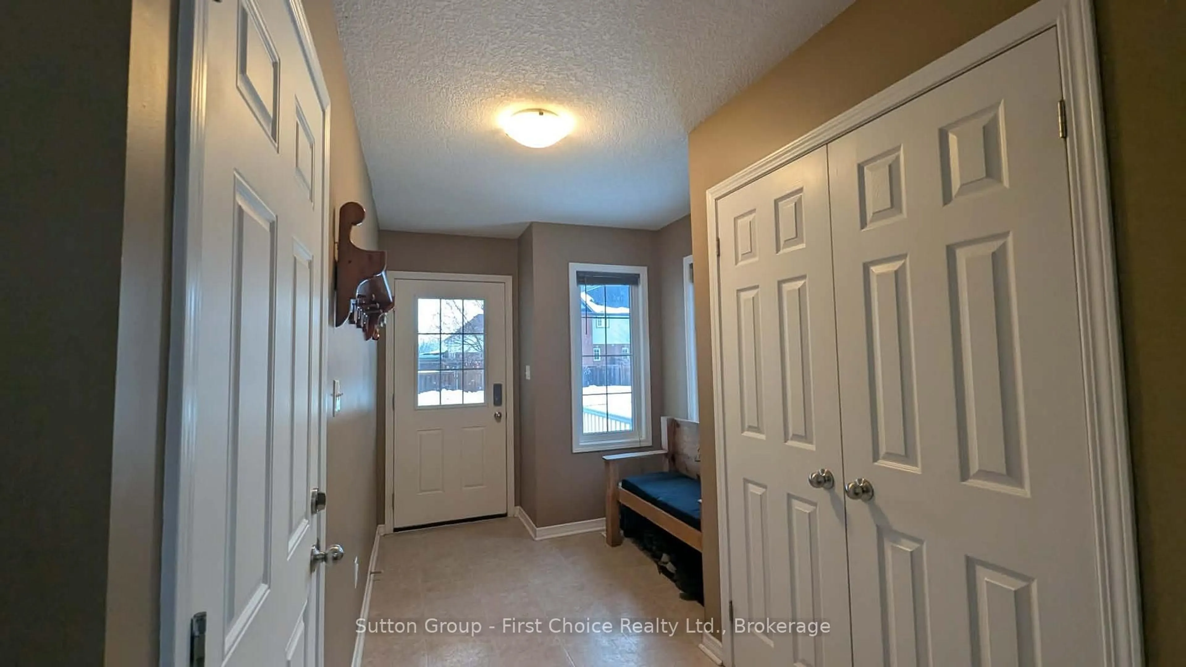 Indoor entryway for 670 Reid Cres, North Perth Ontario N4W 0A1