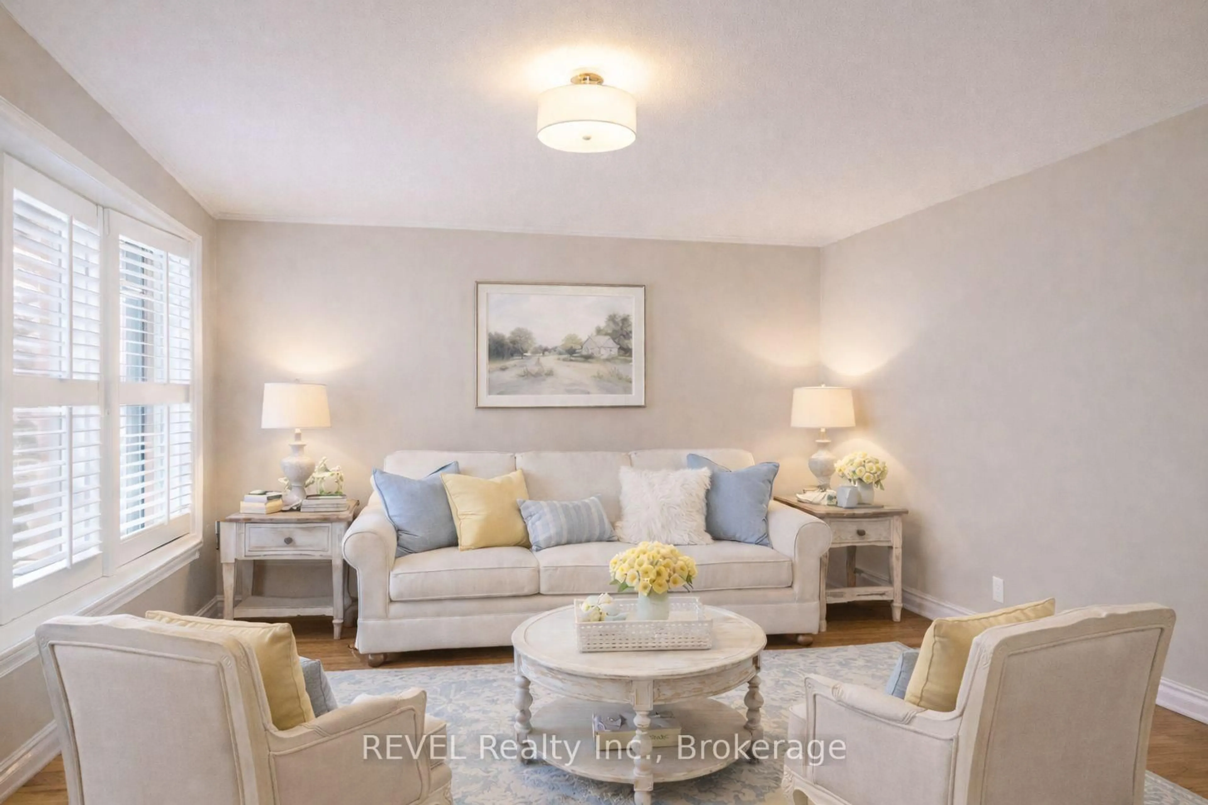 Living room with furniture, unknown for 10 Bascary Cres, St. Catharines Ontario L2S 3M7