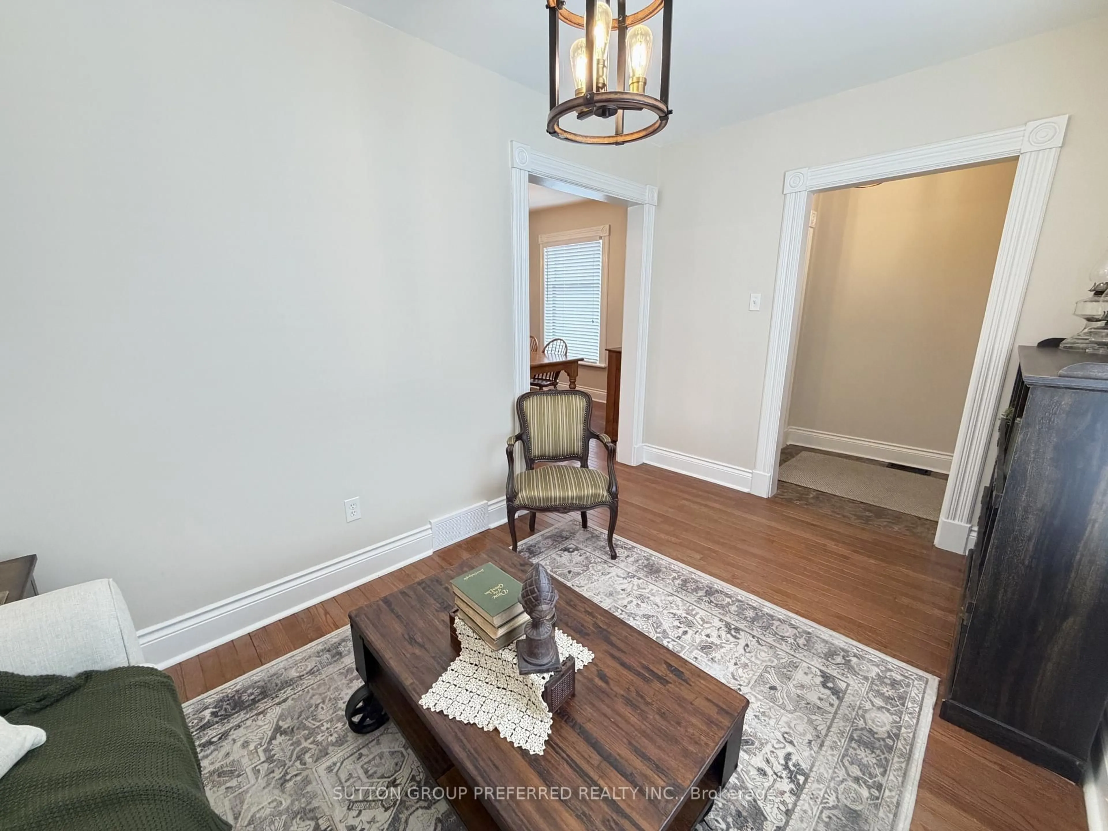 Unknown for 435 Chester St, London South Ontario N6C 2J3