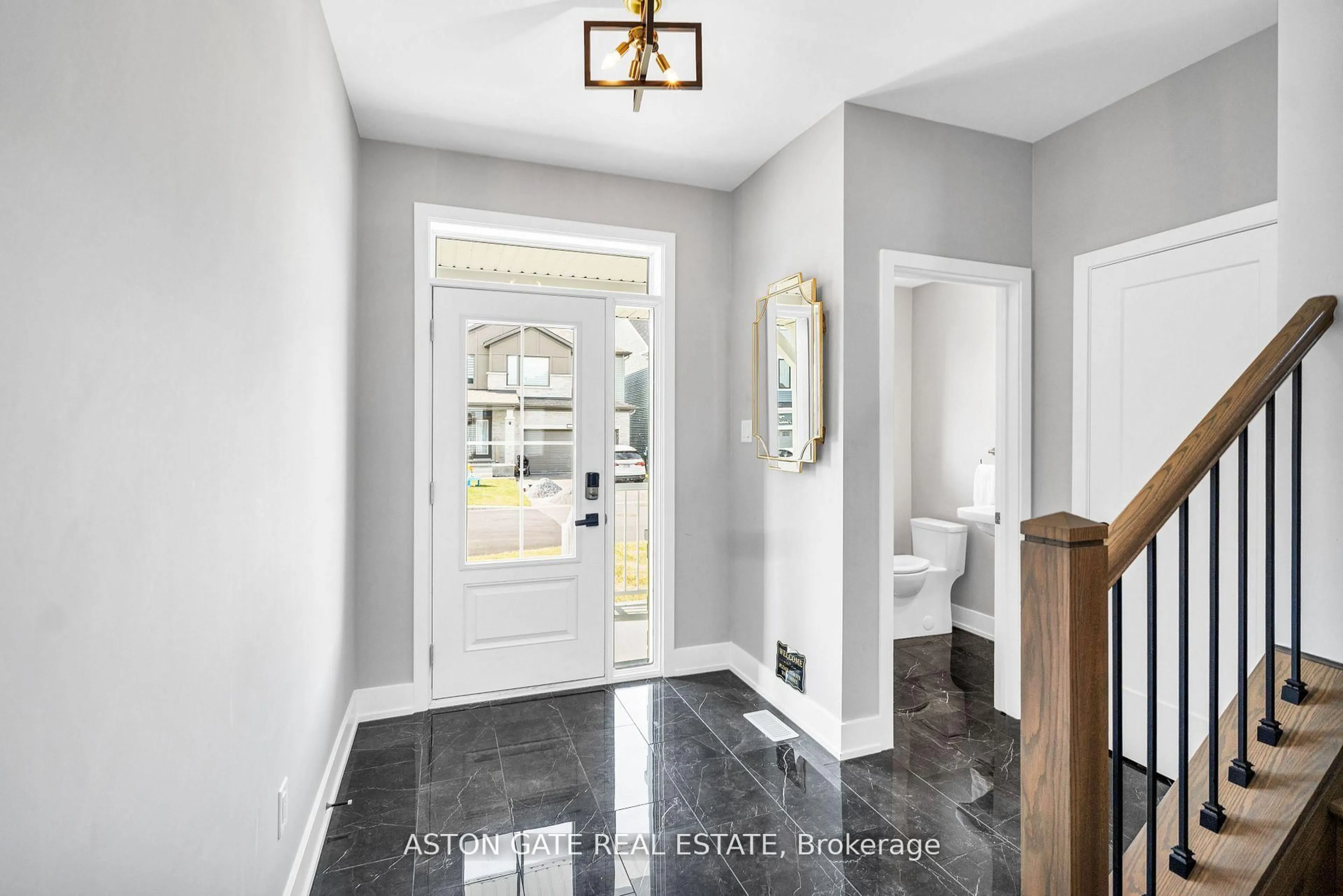 Indoor entryway for 856 Moonrise Terr, Ottawa Ontario K2J 6T1