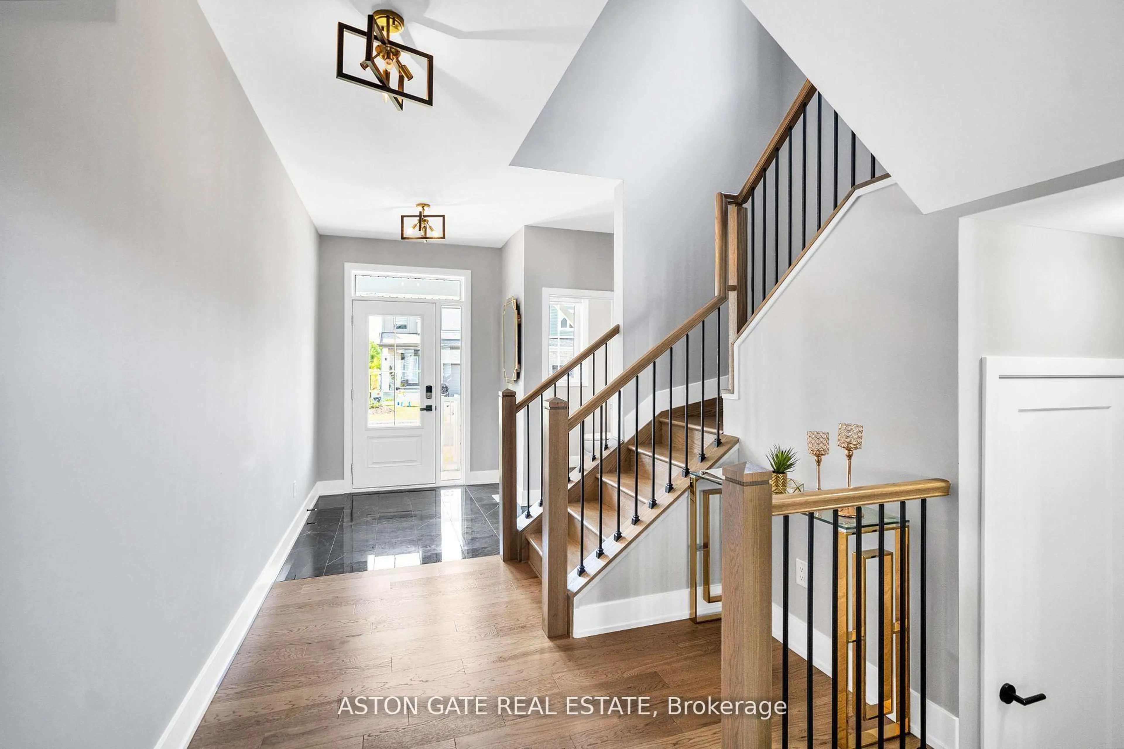 Indoor entryway for 856 Moonrise Terr, Ottawa Ontario K2J 6T1