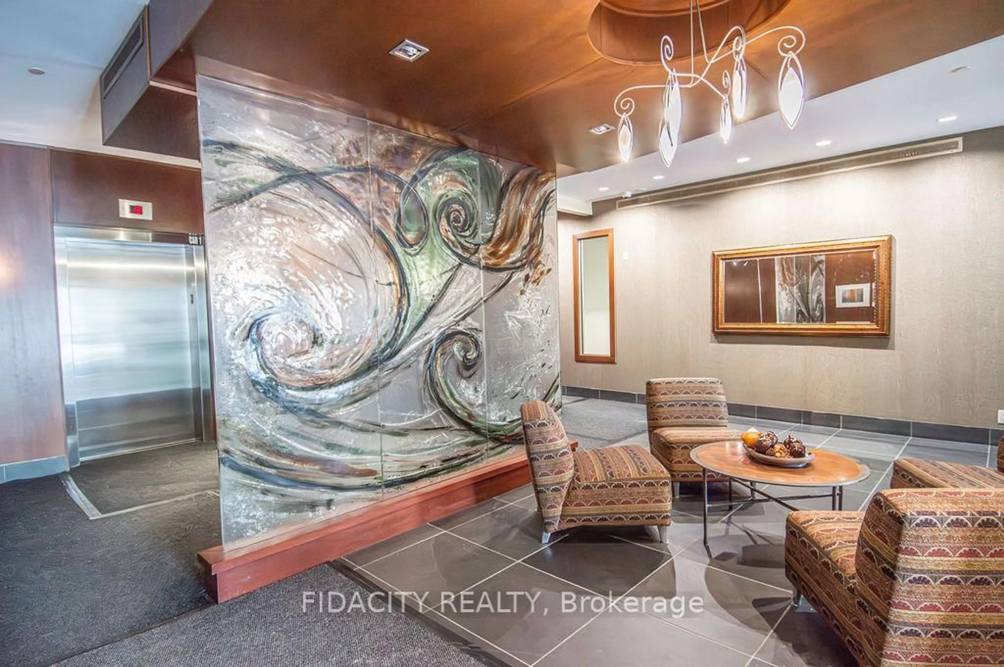 Lobby for 320 Mcleod St #608, Ottawa Ontario K2P 1A3