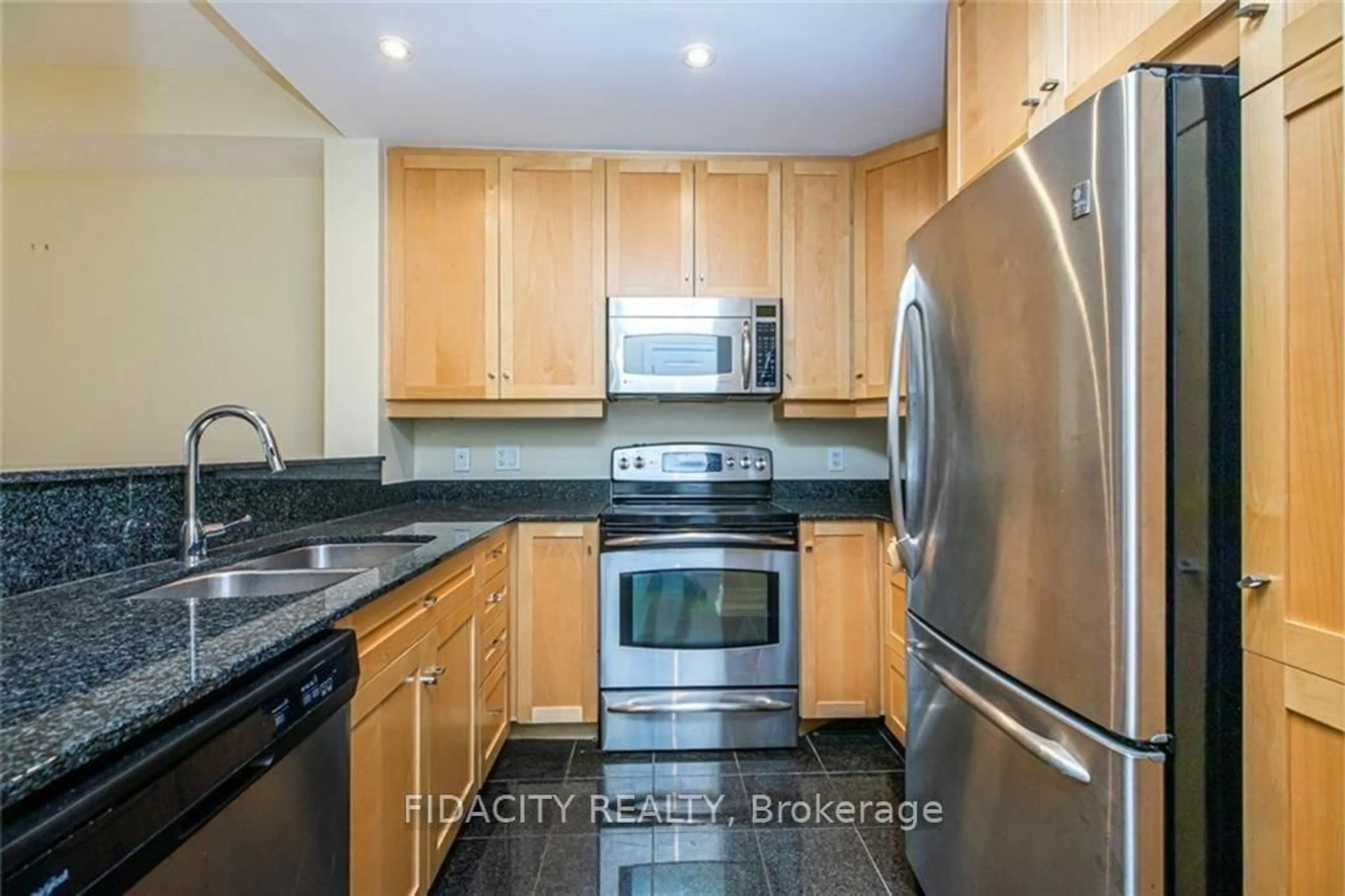 Standard kitchen, unknown for 320 Mcleod St #608, Ottawa Ontario K2P 1A3