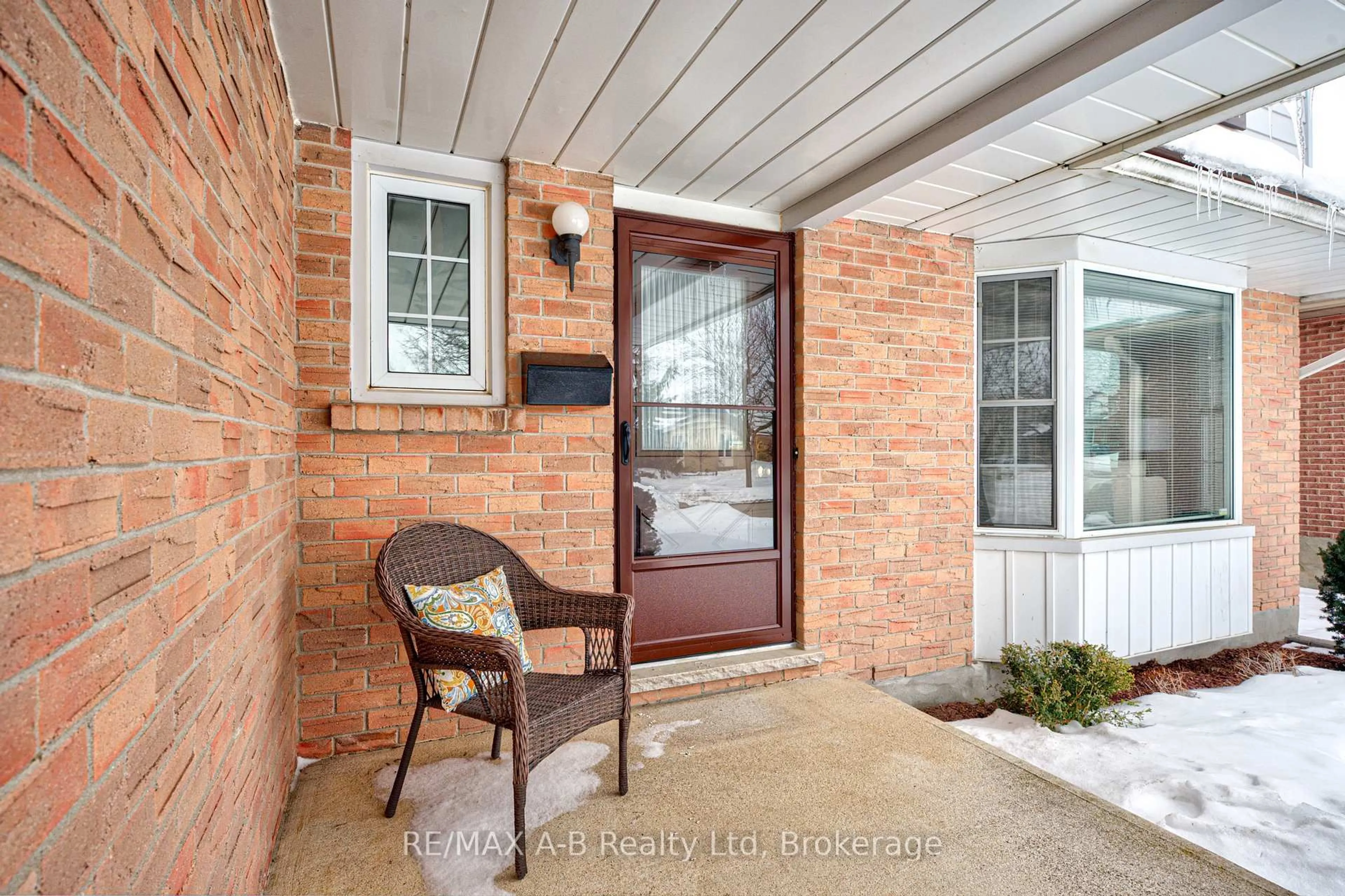 Indoor entryway for 43 Sargint St, Stratford Ontario N5A 7E2