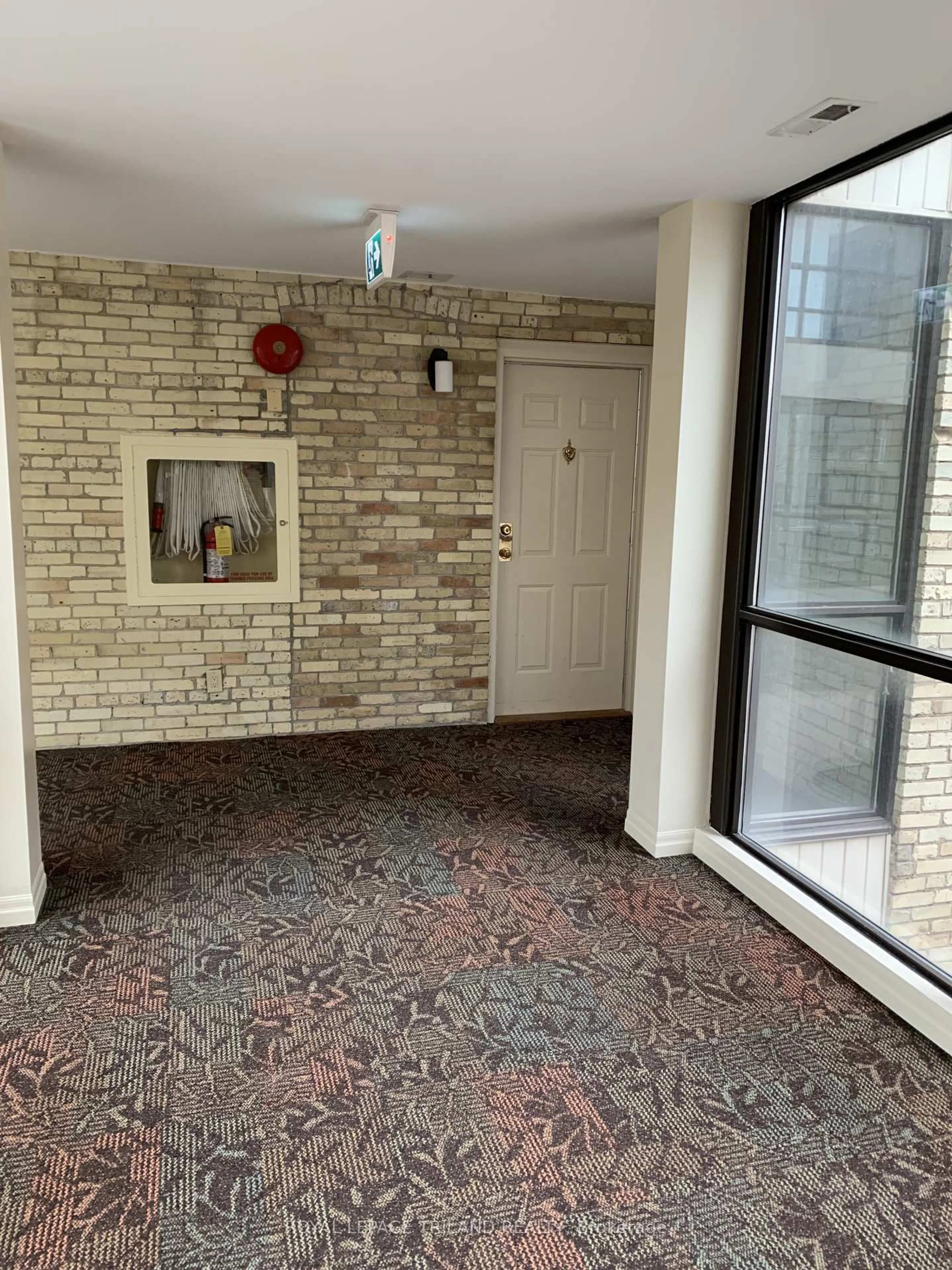 Indoor foyer for 275 Queens Ave #204, London East Ontario N6B 1X2
