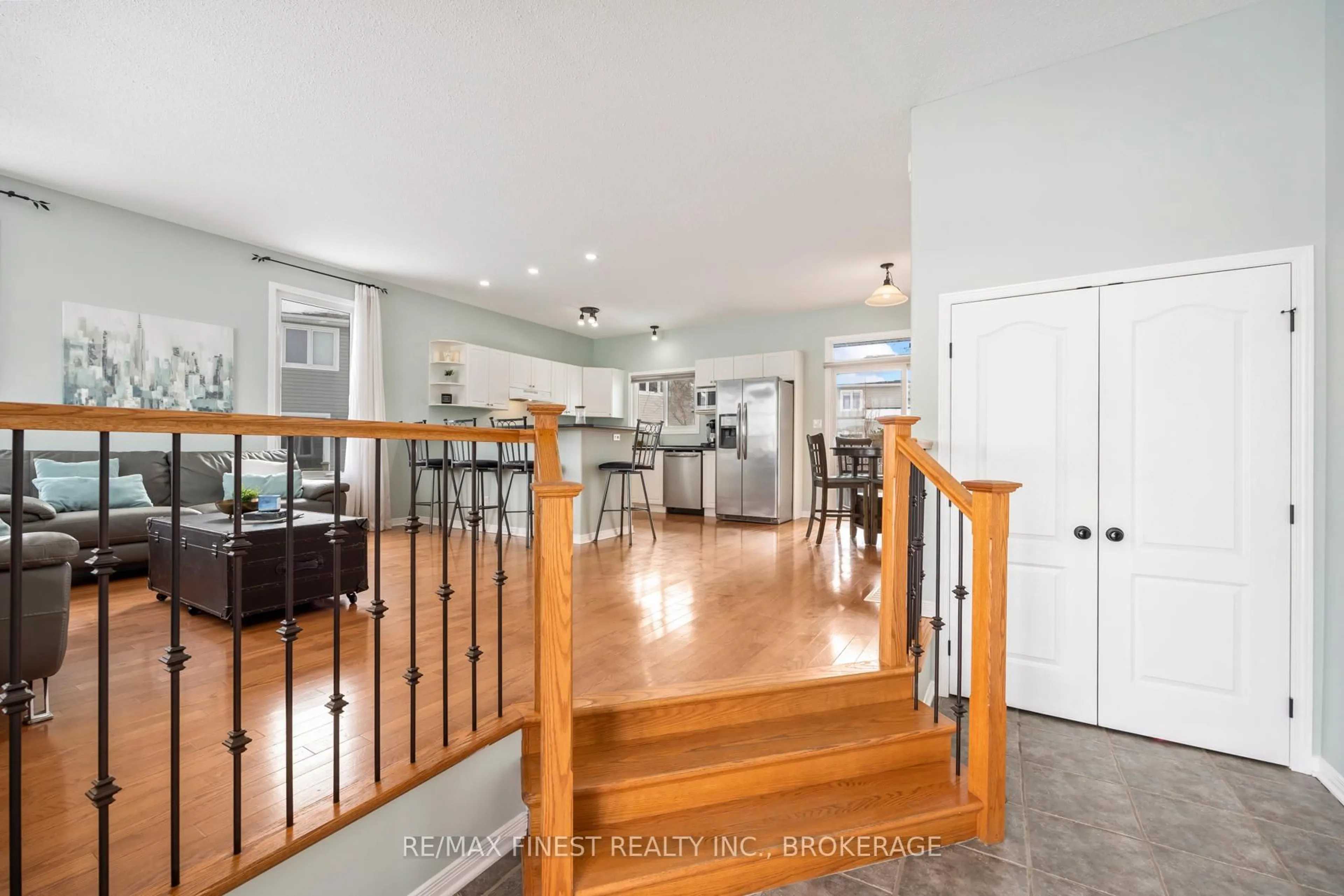 Indoor entryway for 513 McCallum St, Kingston Ontario K7K 0B2