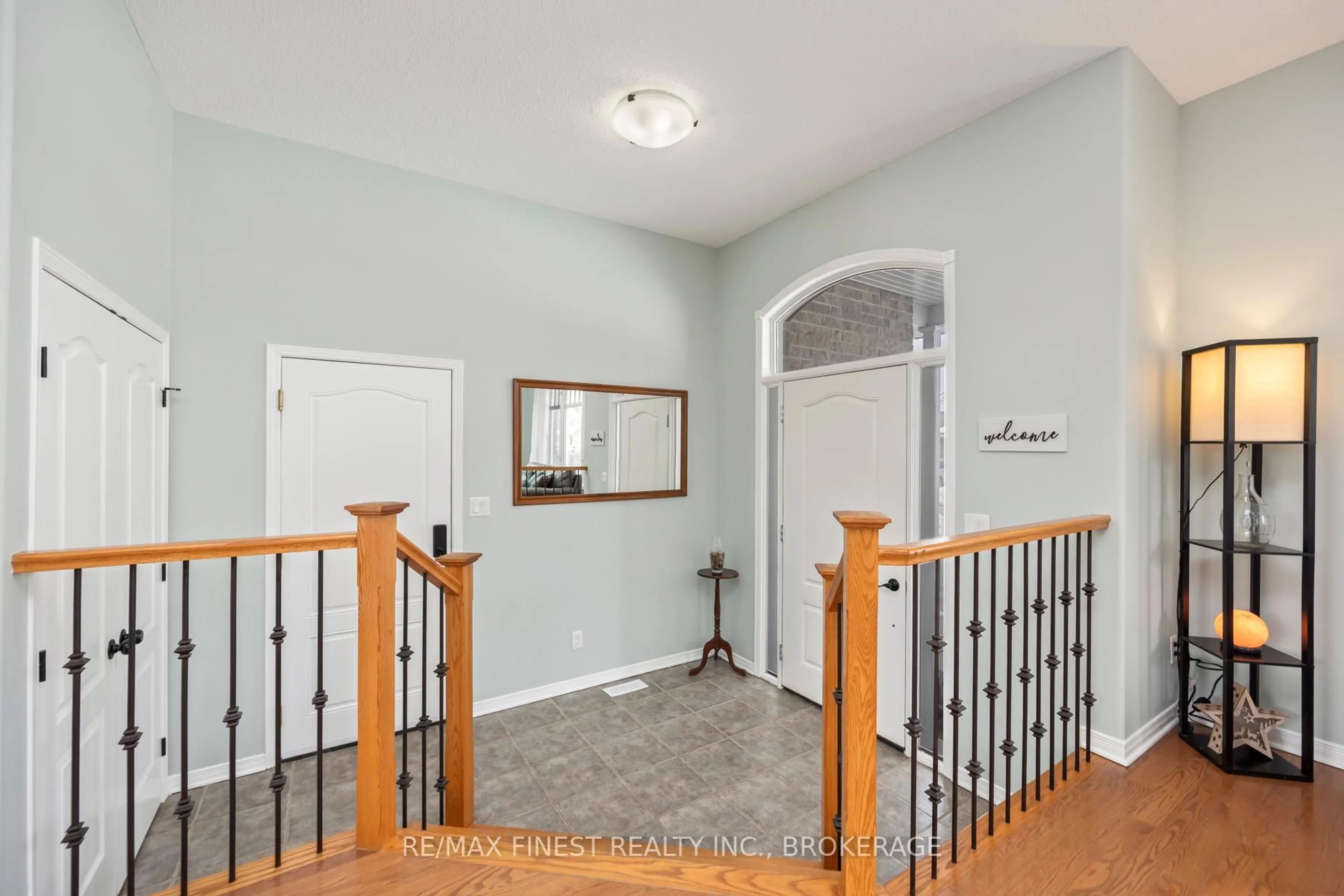 Indoor entryway for 513 McCallum St, Kingston Ontario K7K 0B2