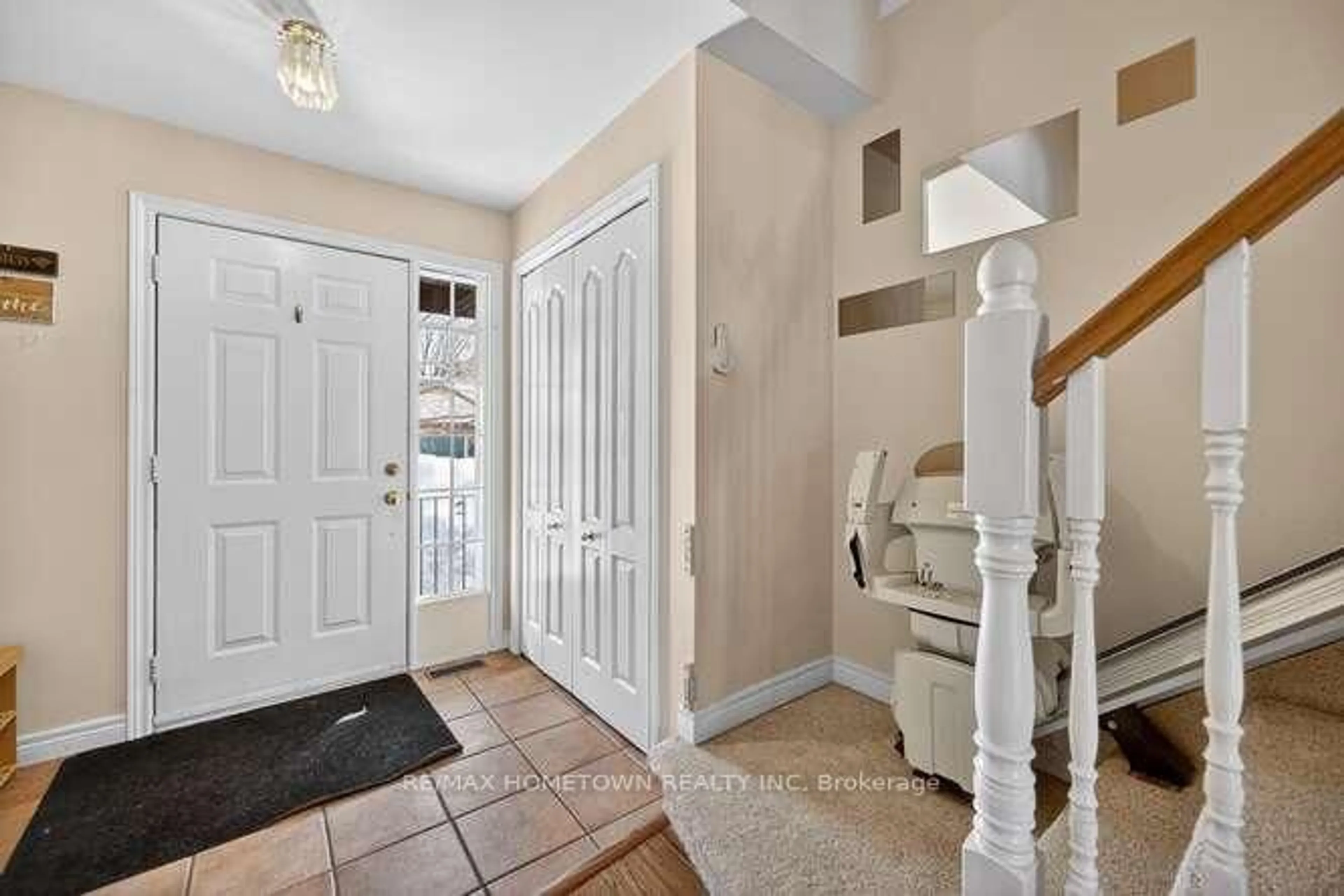 Indoor entryway for 128 Butlers Cres, Brockville Ontario K6V 7K9