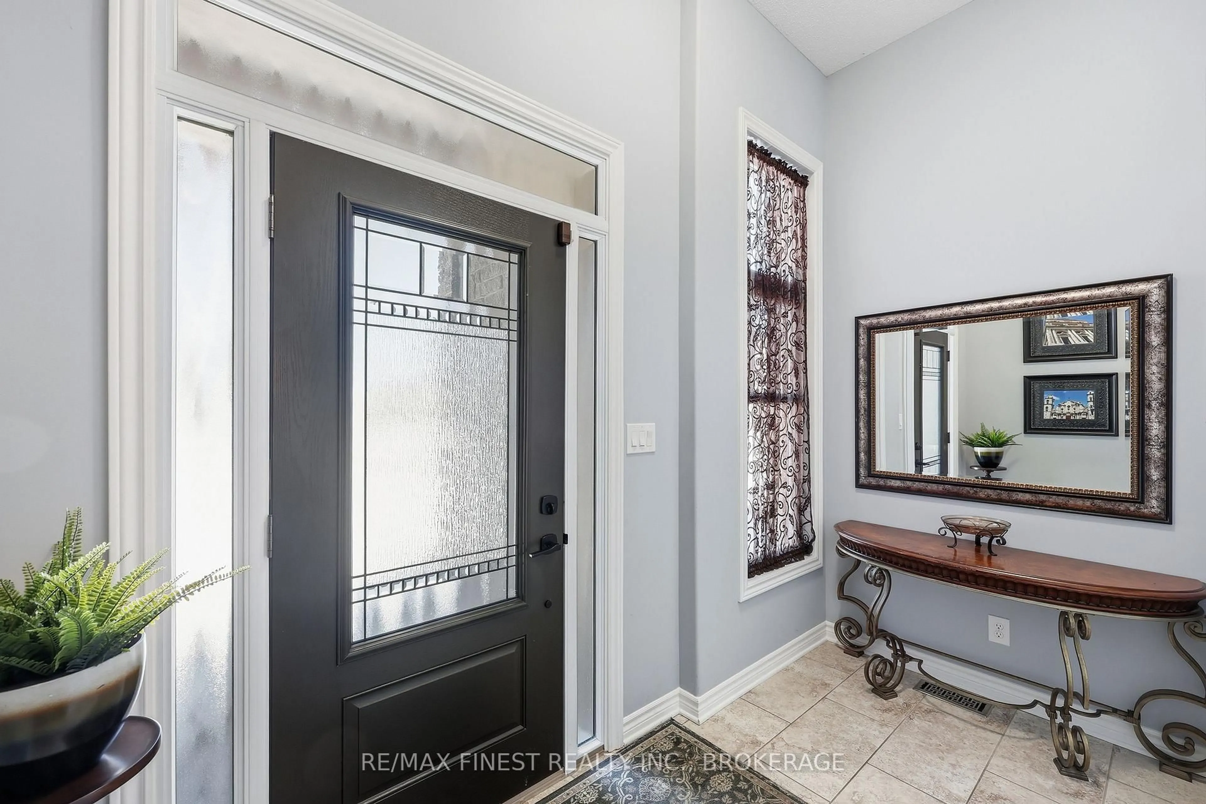 Indoor entryway for 1667 Crimson Cres, Kingston Ontario K7P 0H5