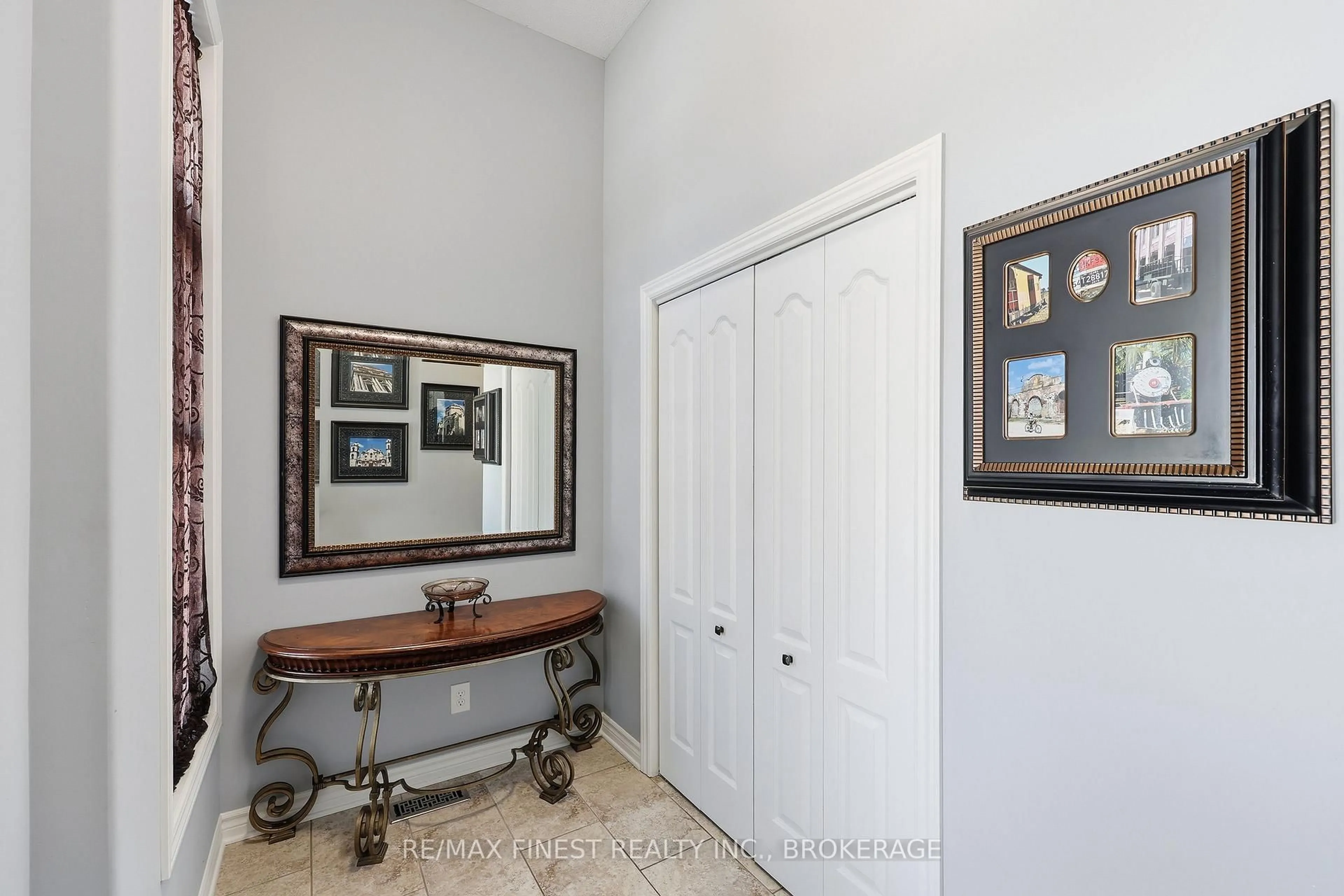 Indoor entryway for 1667 Crimson Cres, Kingston Ontario K7P 0H5