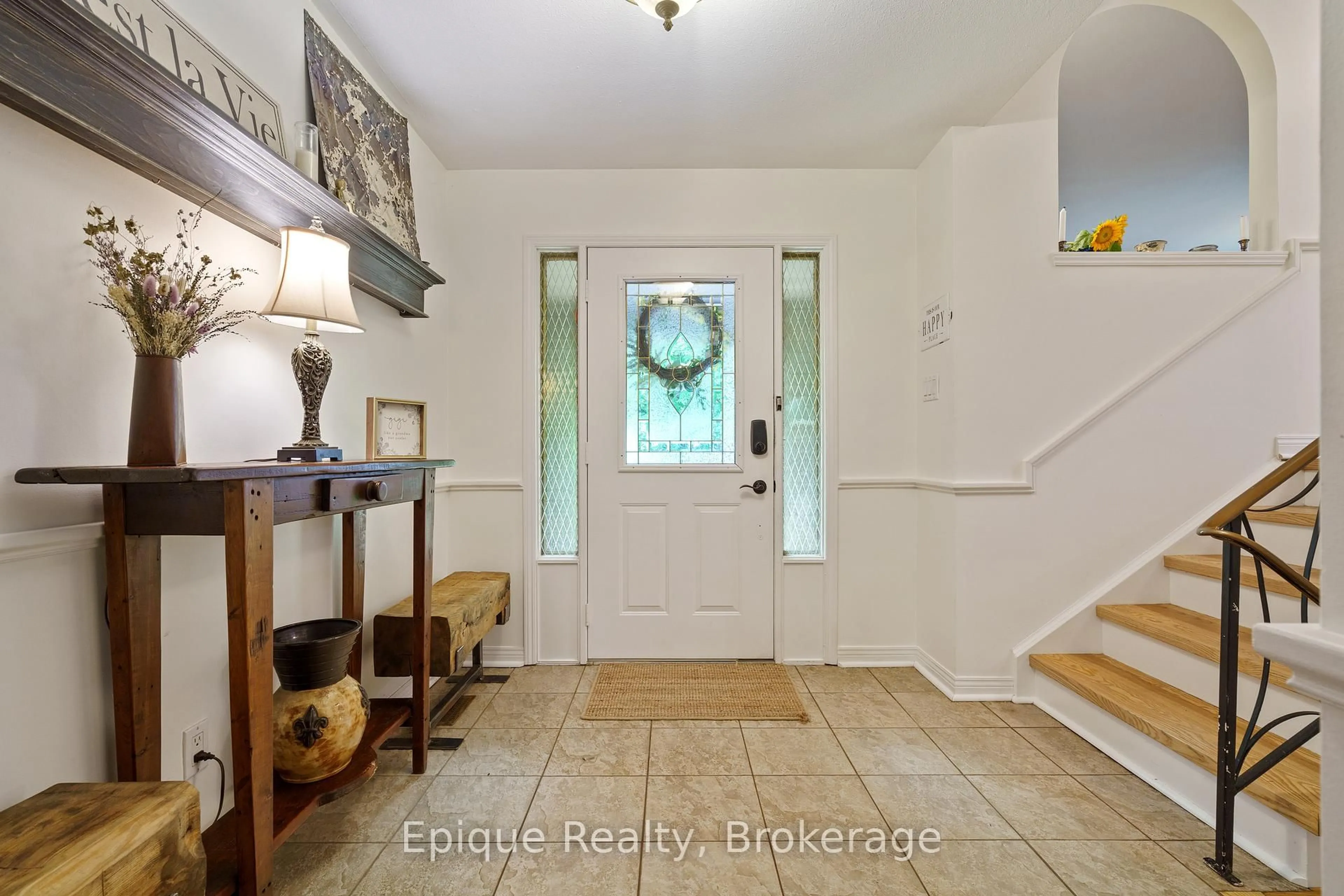 Indoor entryway for 235 Concession 11 Rd, Hamilton Ontario L8B 1H7