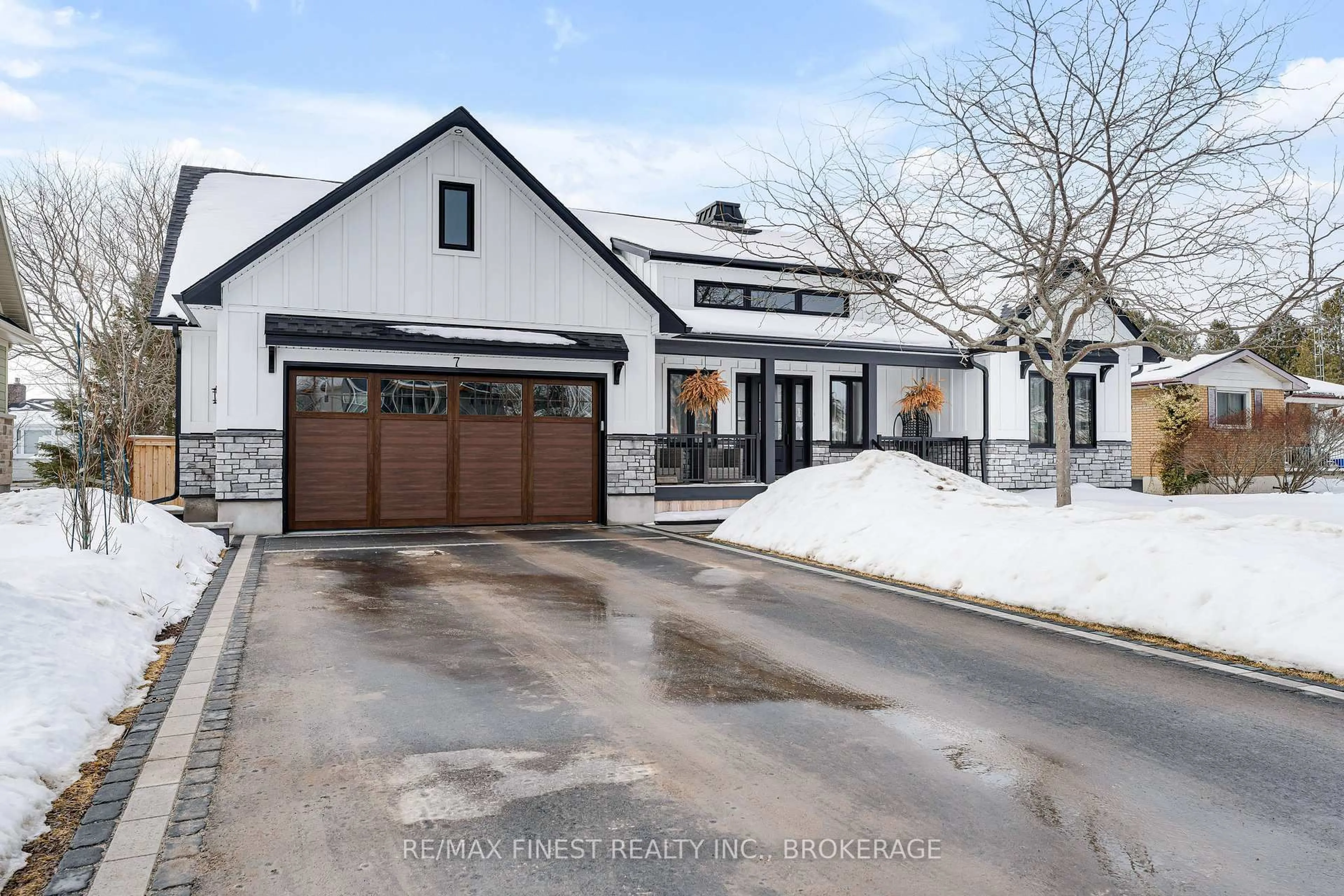 Unknown for 7 Crescent Dr, Kingston Ontario K7M 4J3