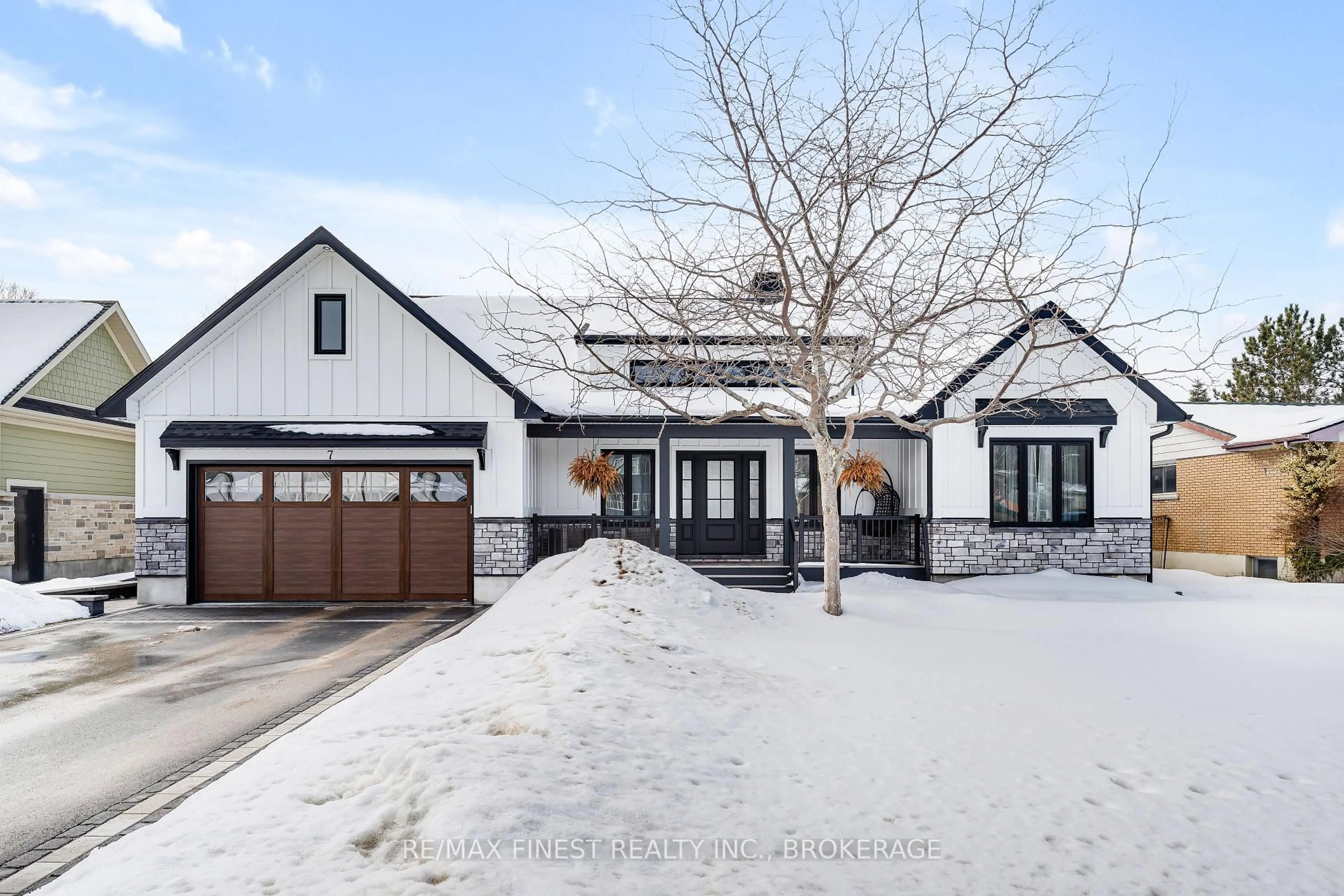 Unknown for 7 Crescent Dr, Kingston Ontario K7M 4J3