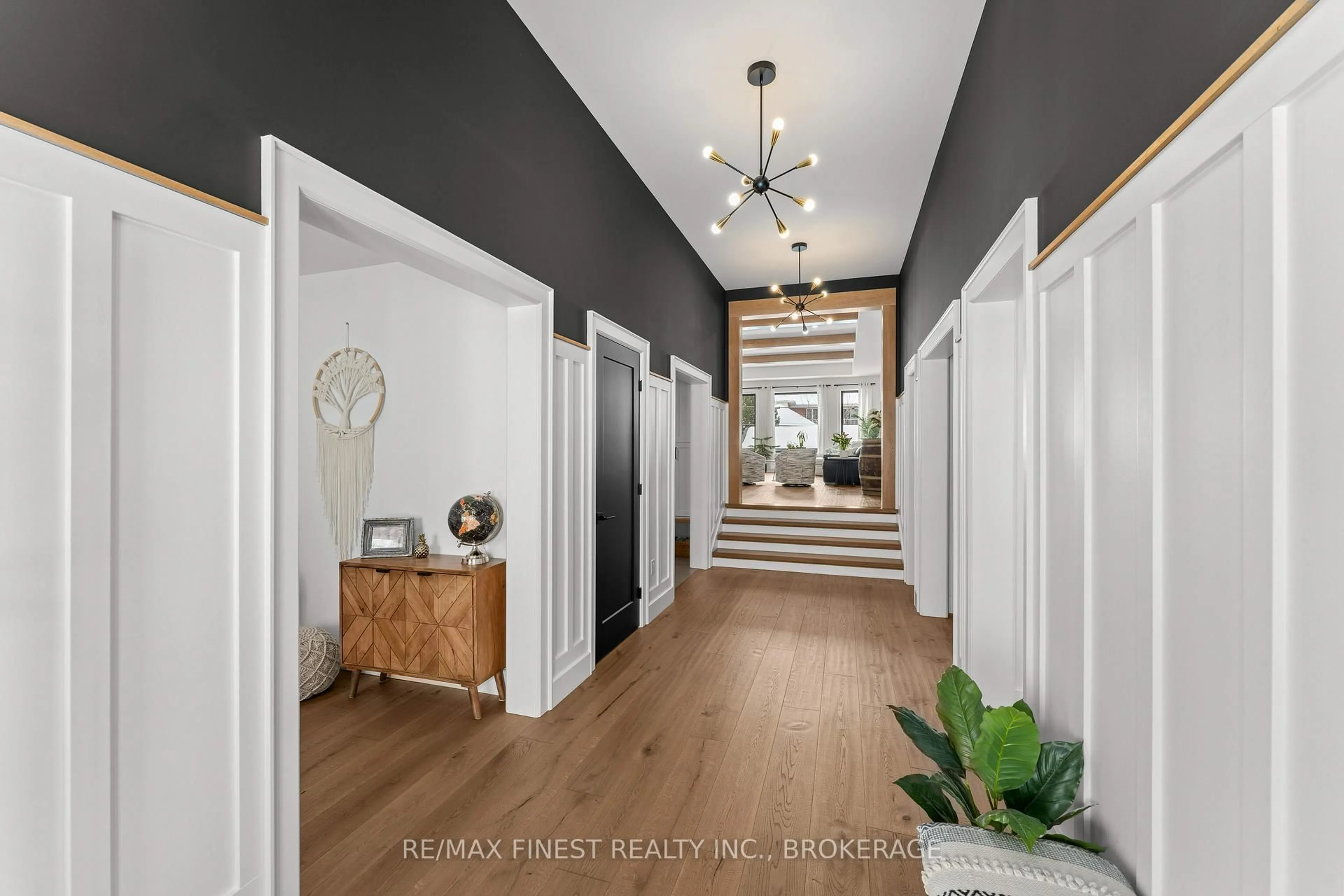 Indoor entryway for 7 Crescent Dr, Kingston Ontario K7M 4J3