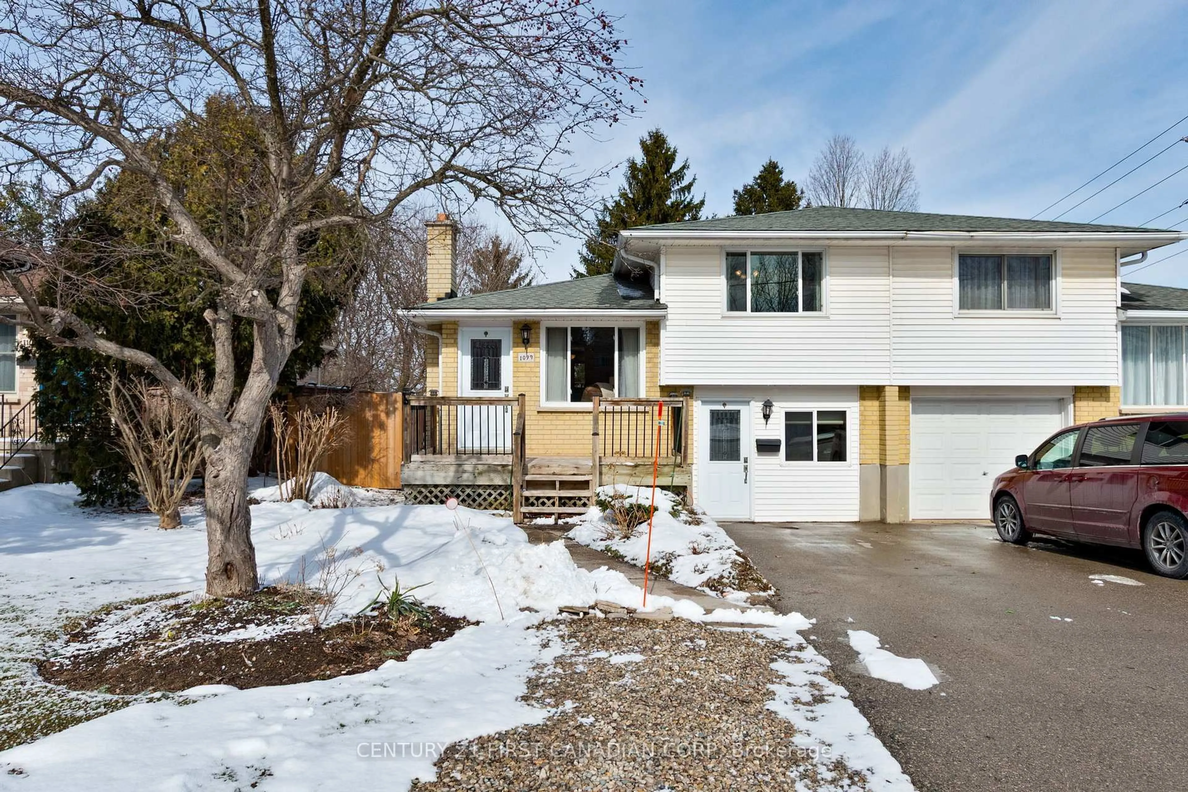 Home with vinyl exterior material, street for 1099 Byron Baseline Rd, London South Ontario N6K 2C7