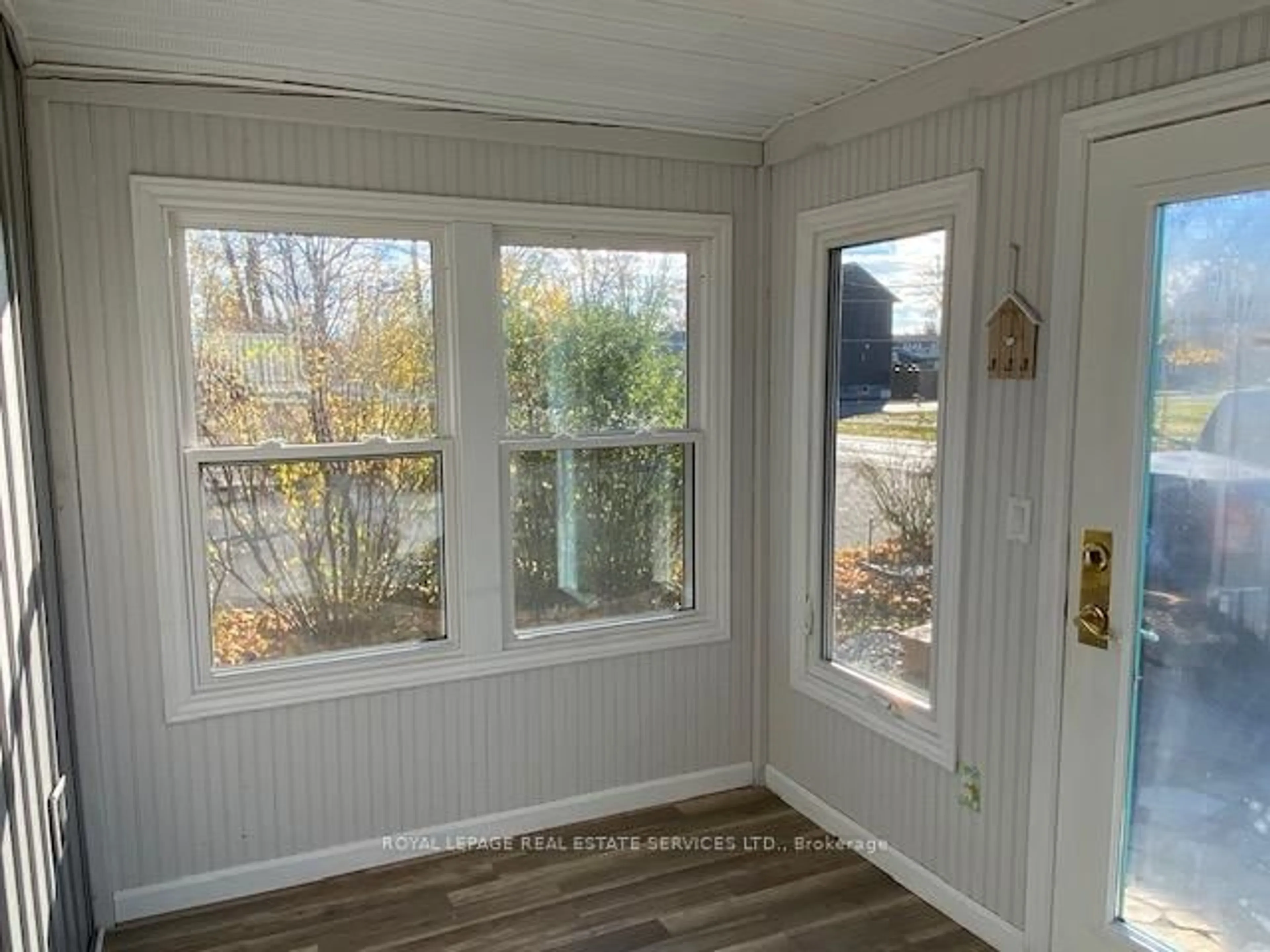 Indoor entryway for 256 Ridge Rd, Fort Erie Ontario L0S 1B0