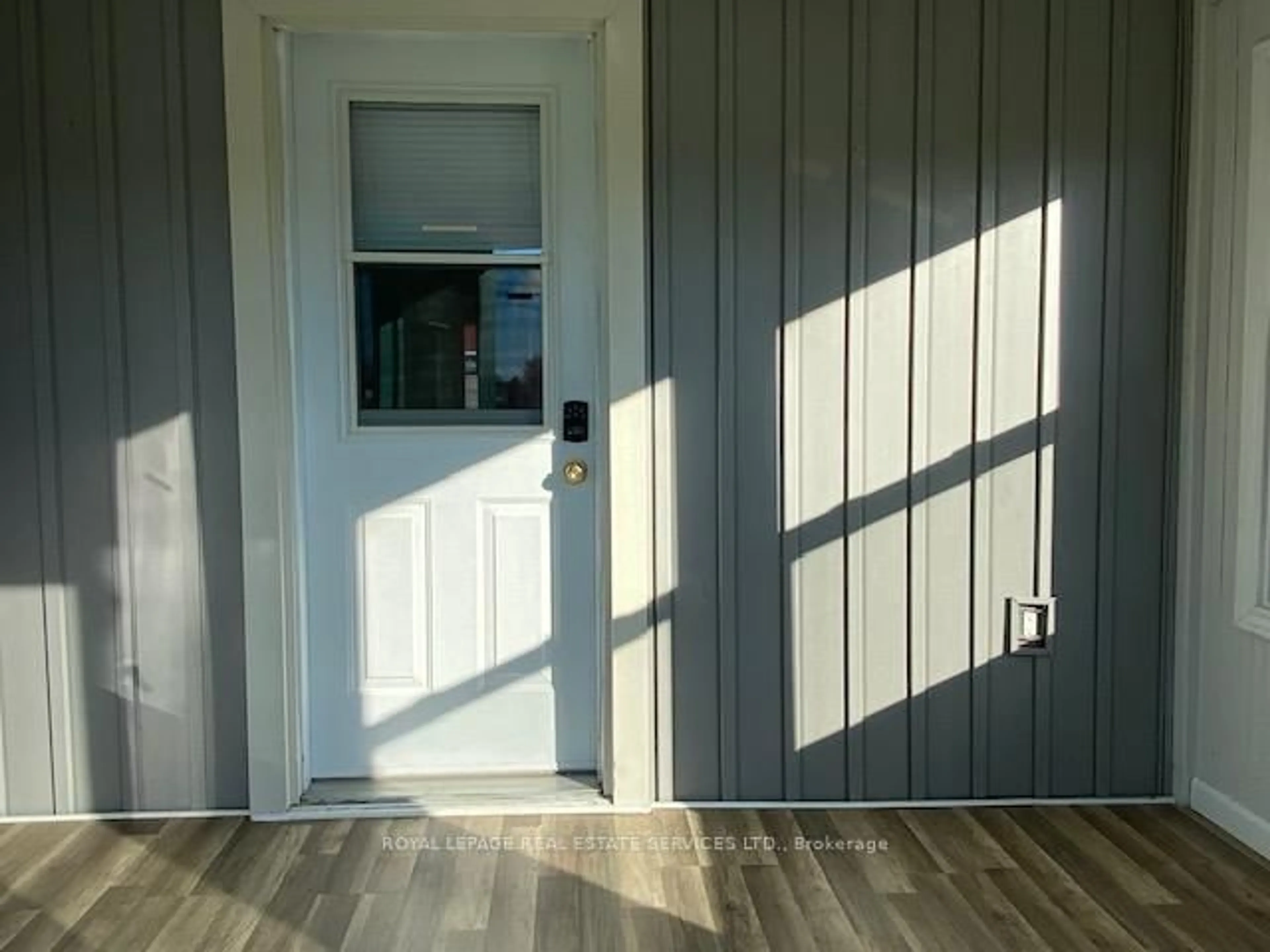 Indoor entryway for 256 Ridge Rd, Fort Erie Ontario L0S 1B0