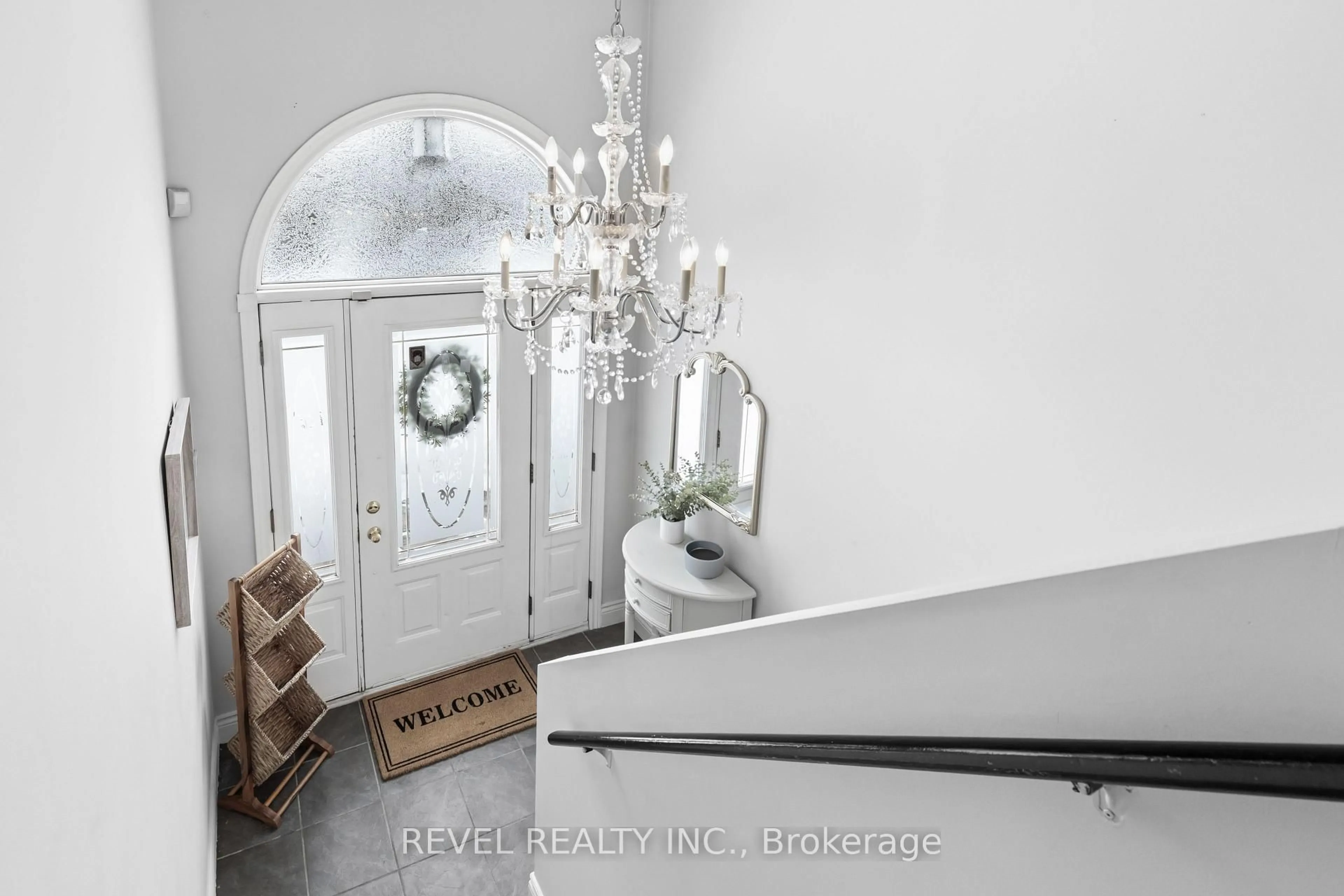 Indoor entryway for 1578 Sturgeon Rd, Kawartha Lakes Ontario K0M 1L0