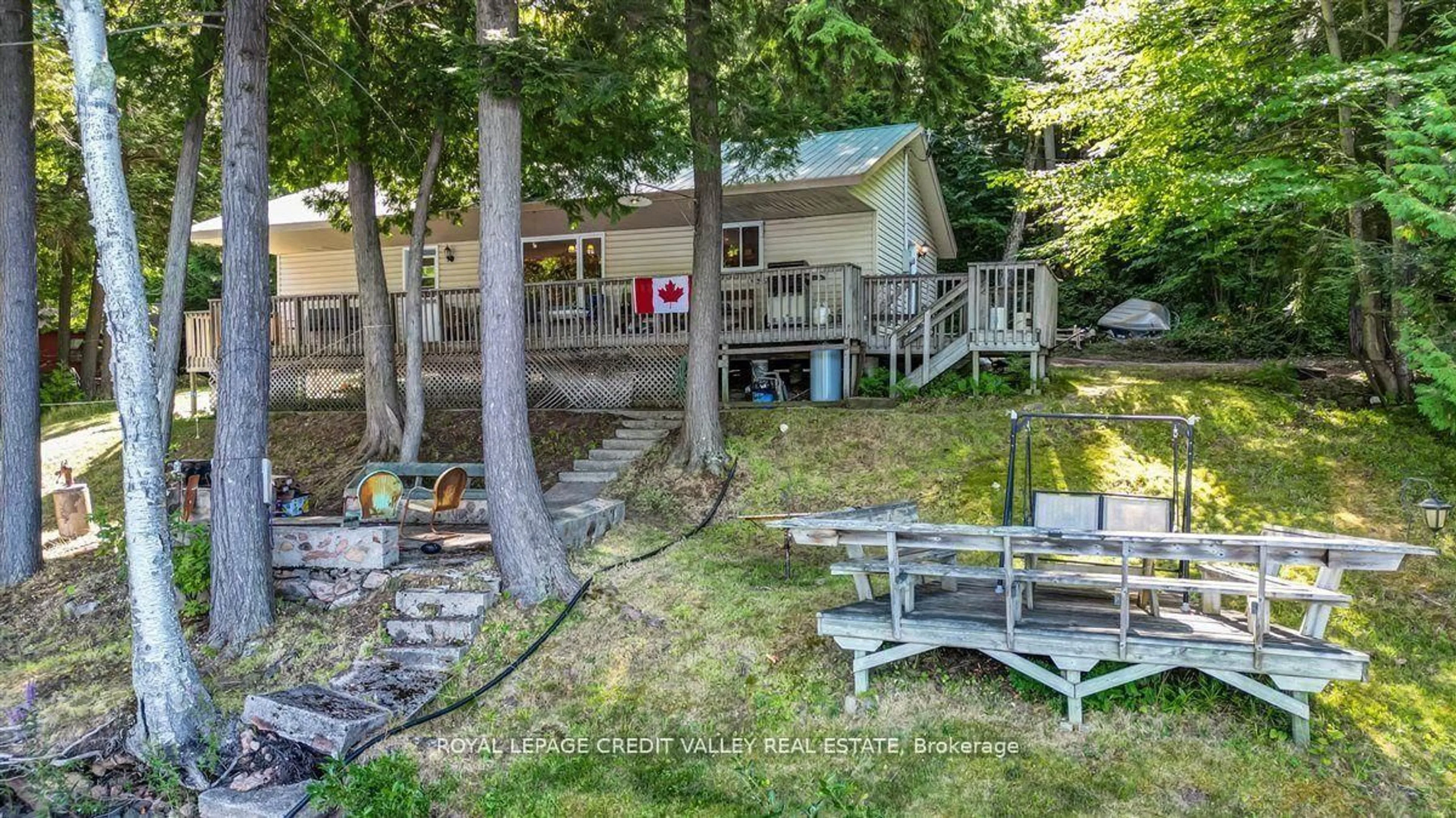 Patio, water/lake/river/ocean view for 292 Caroline Crt, Bancroft Ontario K0L 1C0