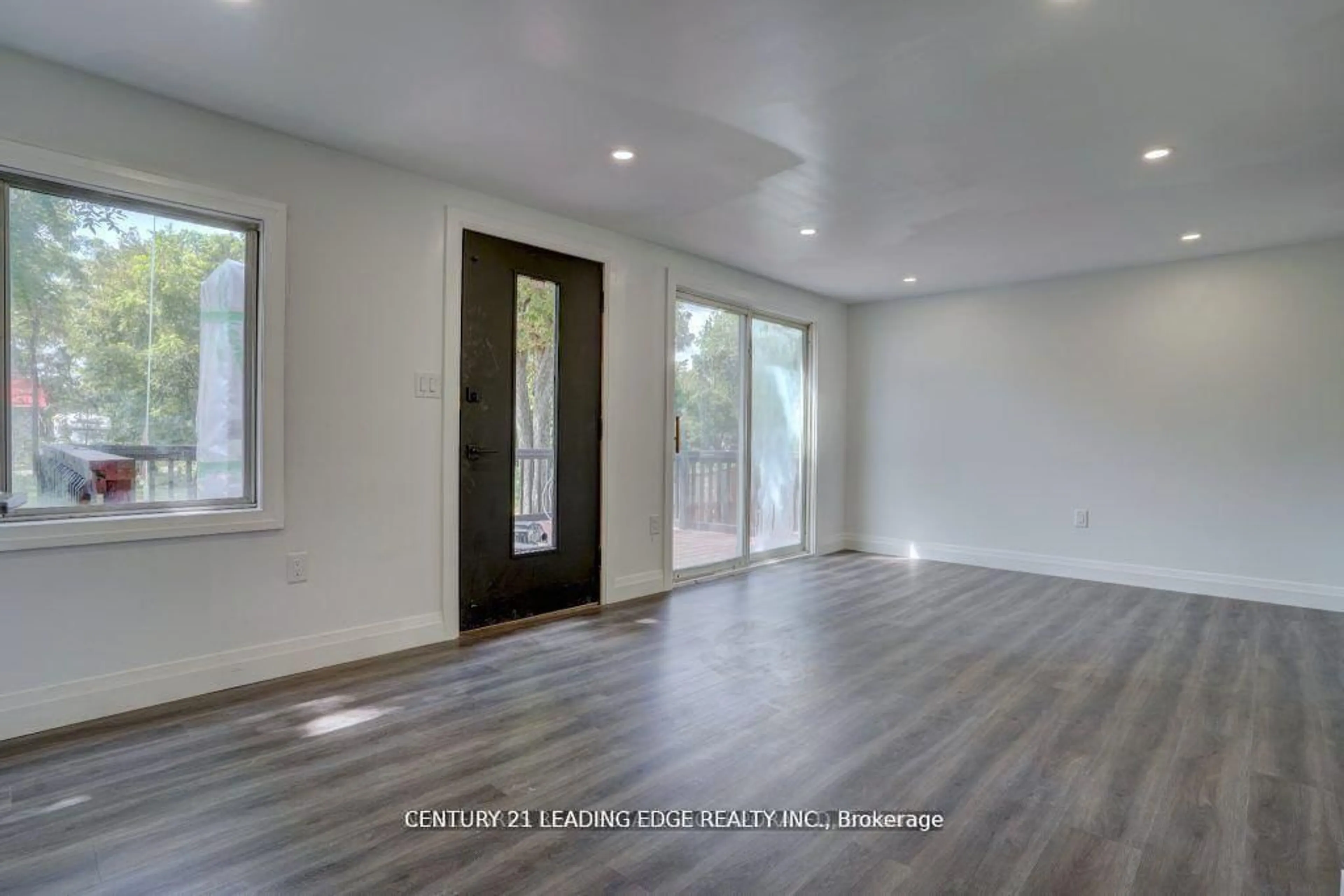 Indoor entryway for 18 Ritchie Ave, Belleville Ontario K8P 3V9