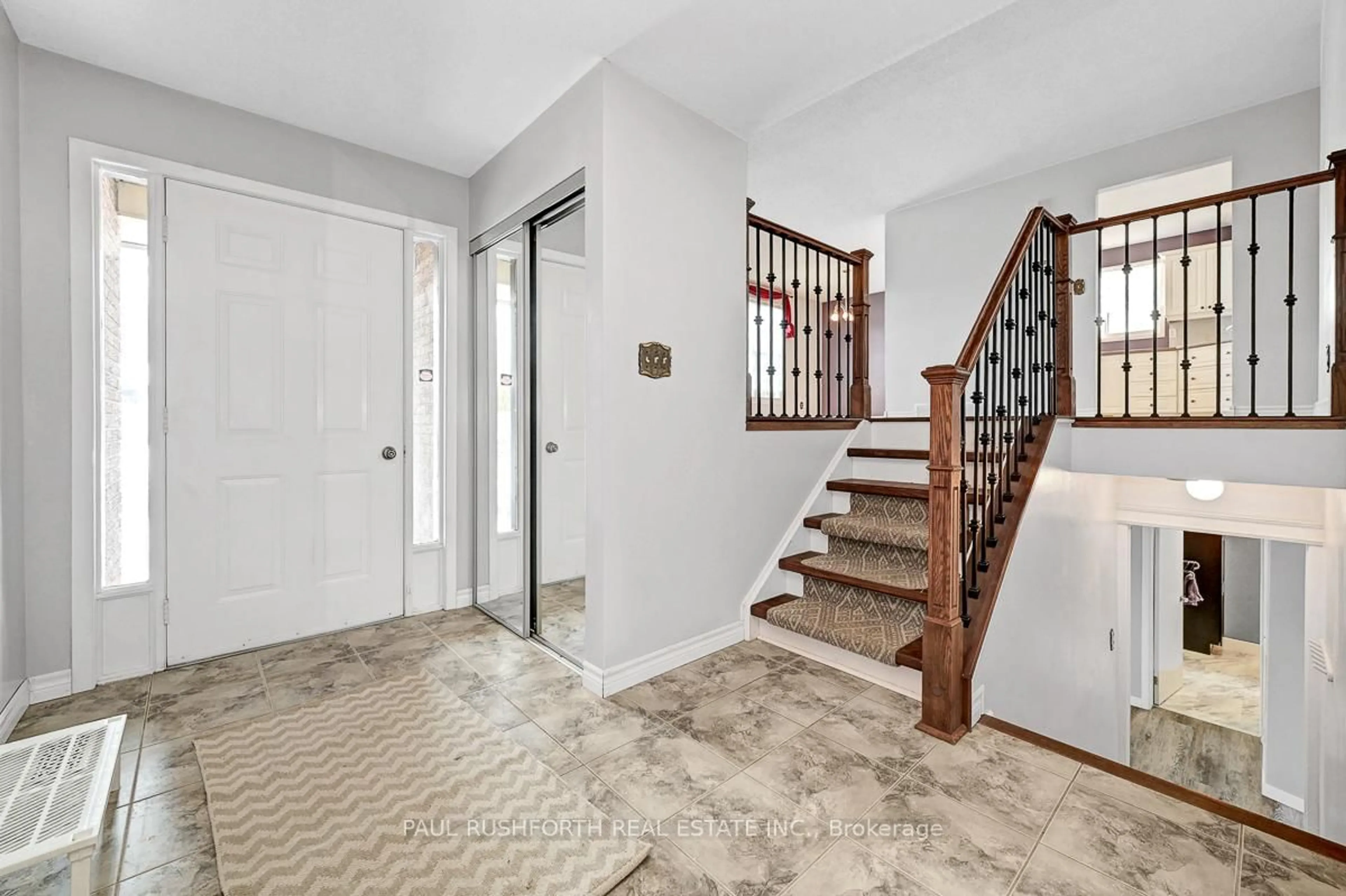 Indoor entryway for 8 Mac Storey St, Richmond Ontario K0A 2Z0