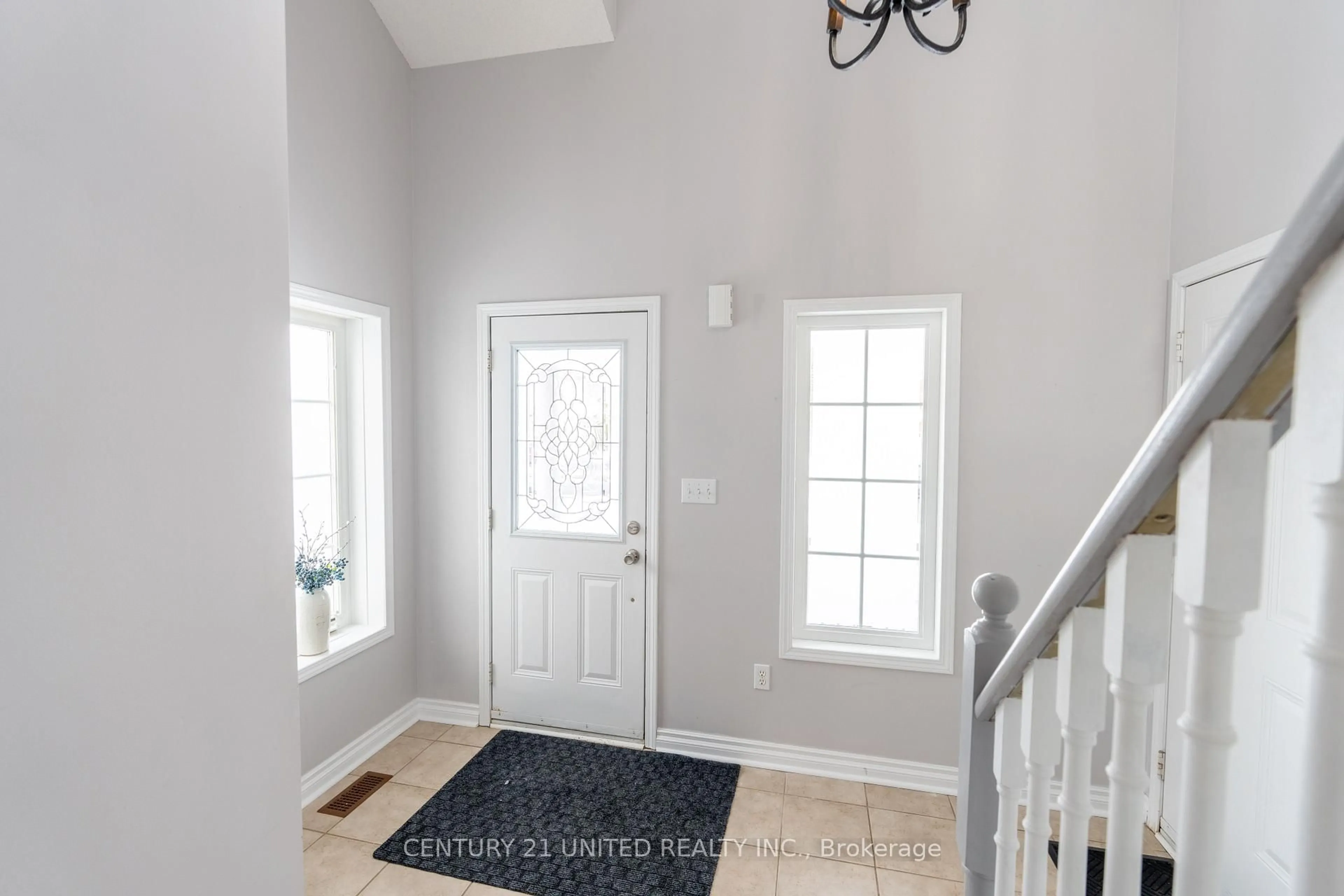 Indoor entryway for 1360 Ireland Dr, Peterborough Ontario K9K 0B1