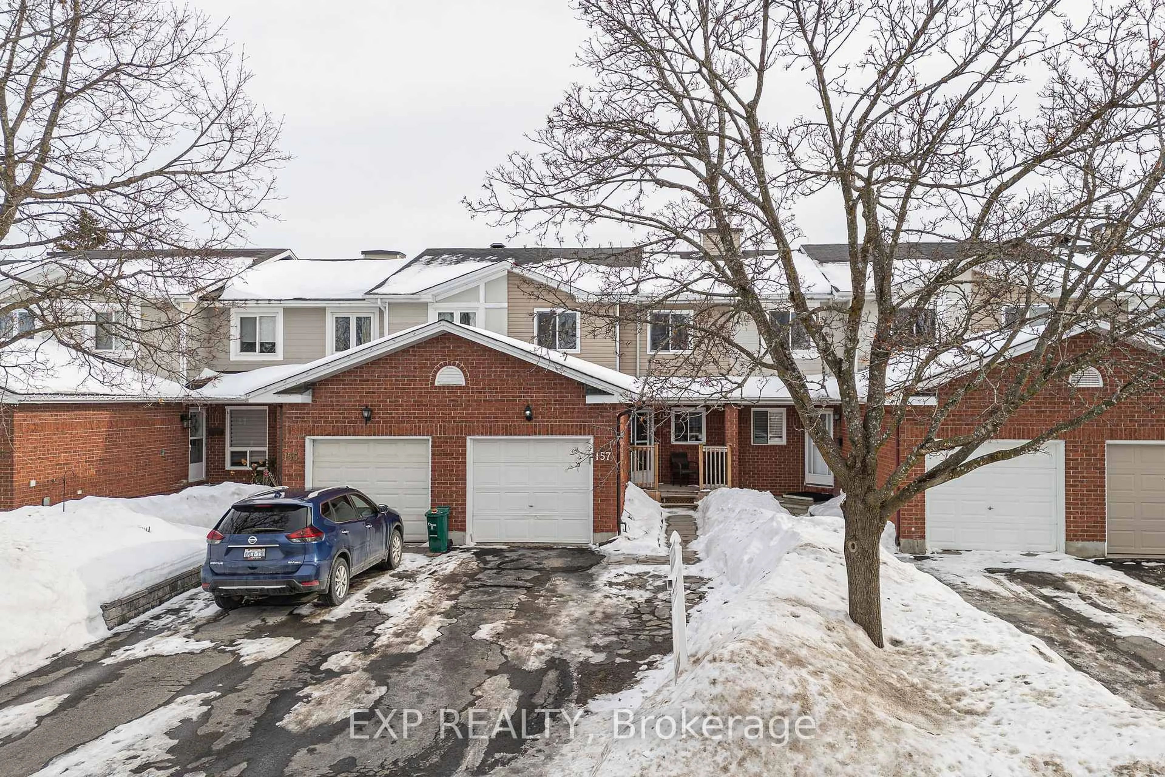 A pic from outside/outdoor area/front of a property/back of a property/a pic from drone, street for 157 Huntersfield Dr, Ottawa Ontario K1T 3M1