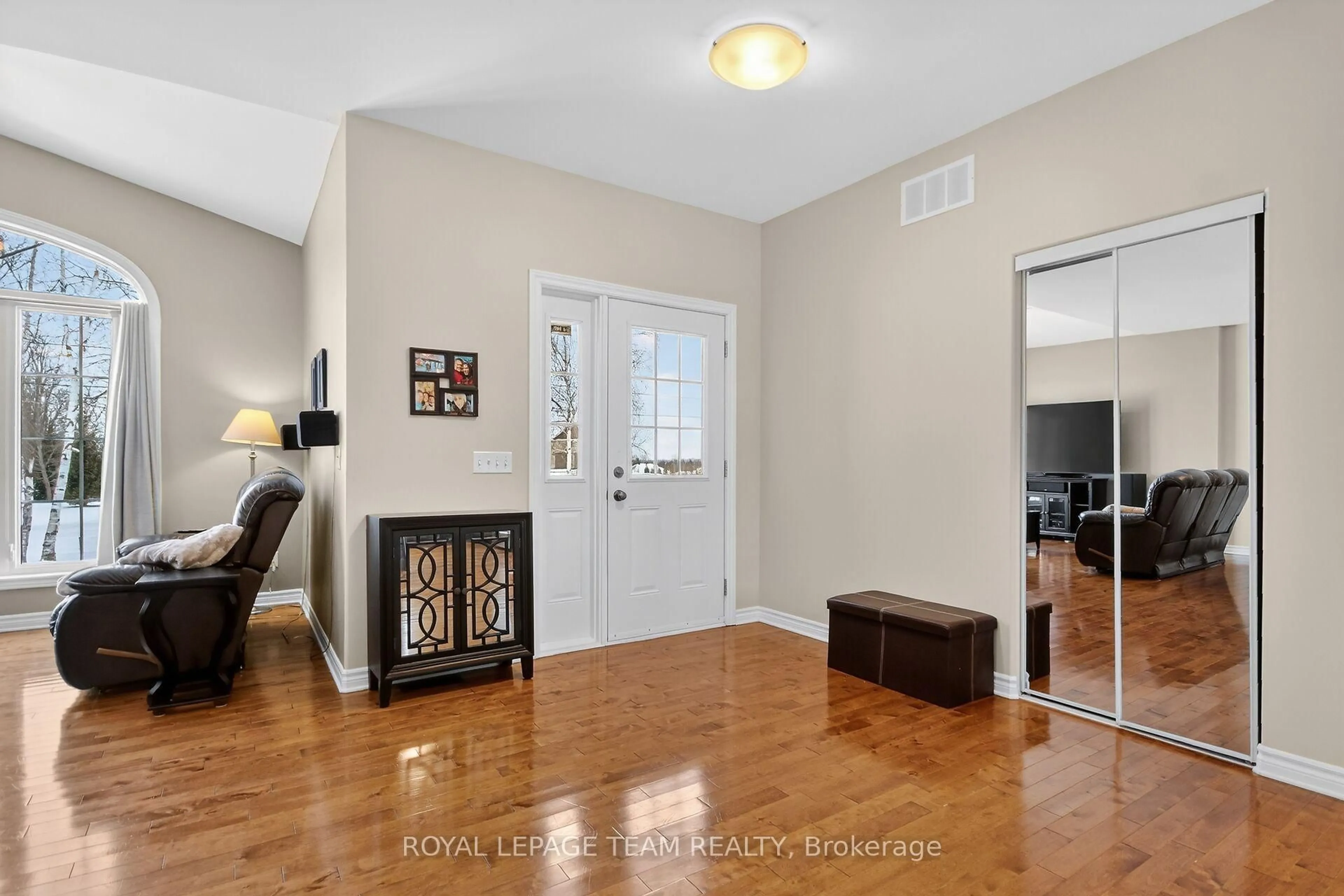 Indoor entryway for 286 Dean Ridge Rd, Carleton Place Ontario K7C 0E1