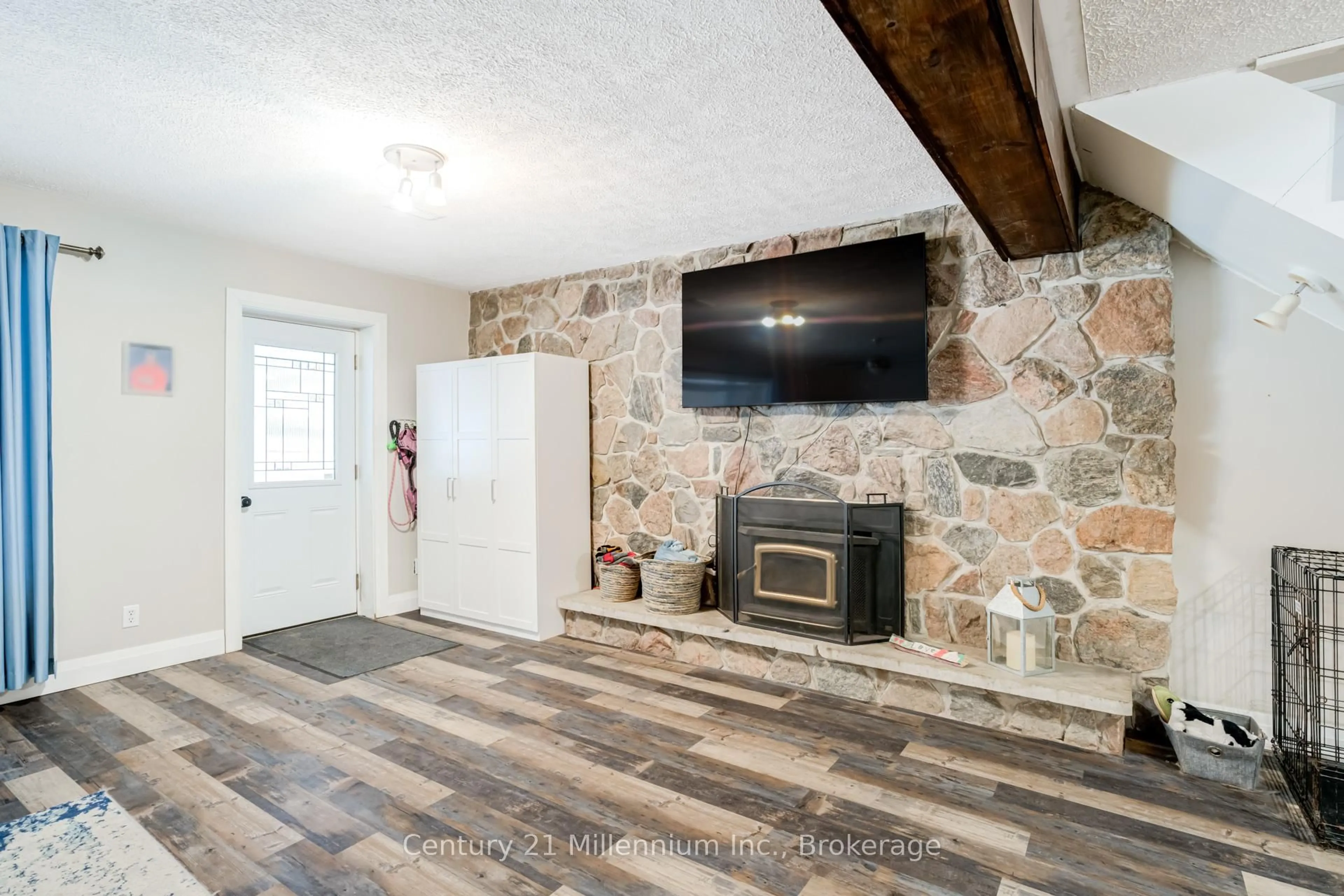 Indoor entryway for 6 Burton Cres, South Bruce Peninsula Ontario N0H 2G0