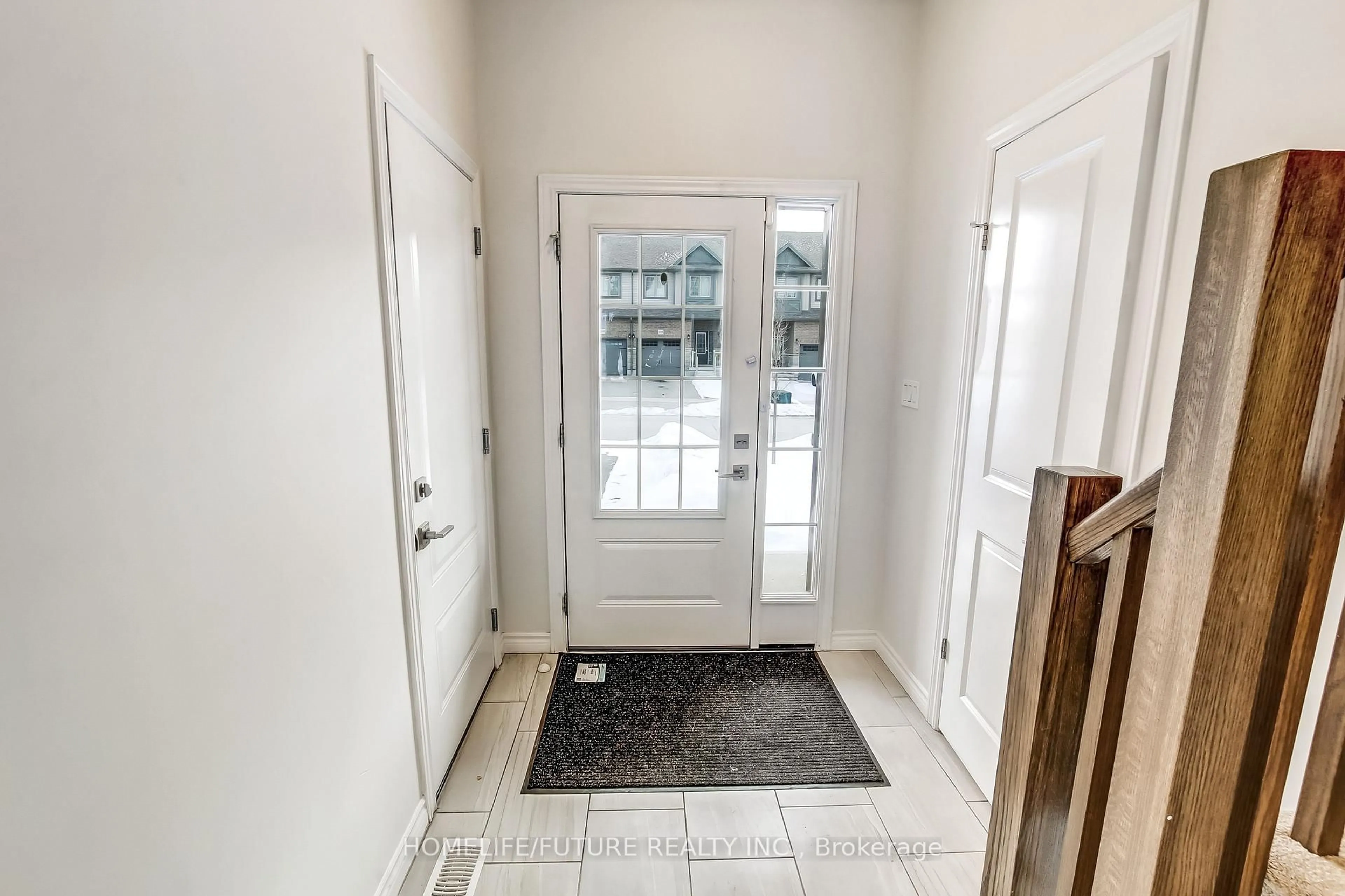 Indoor entryway for 1604 Dunkirk Ave, Woodstock Ontario N0J 1M0