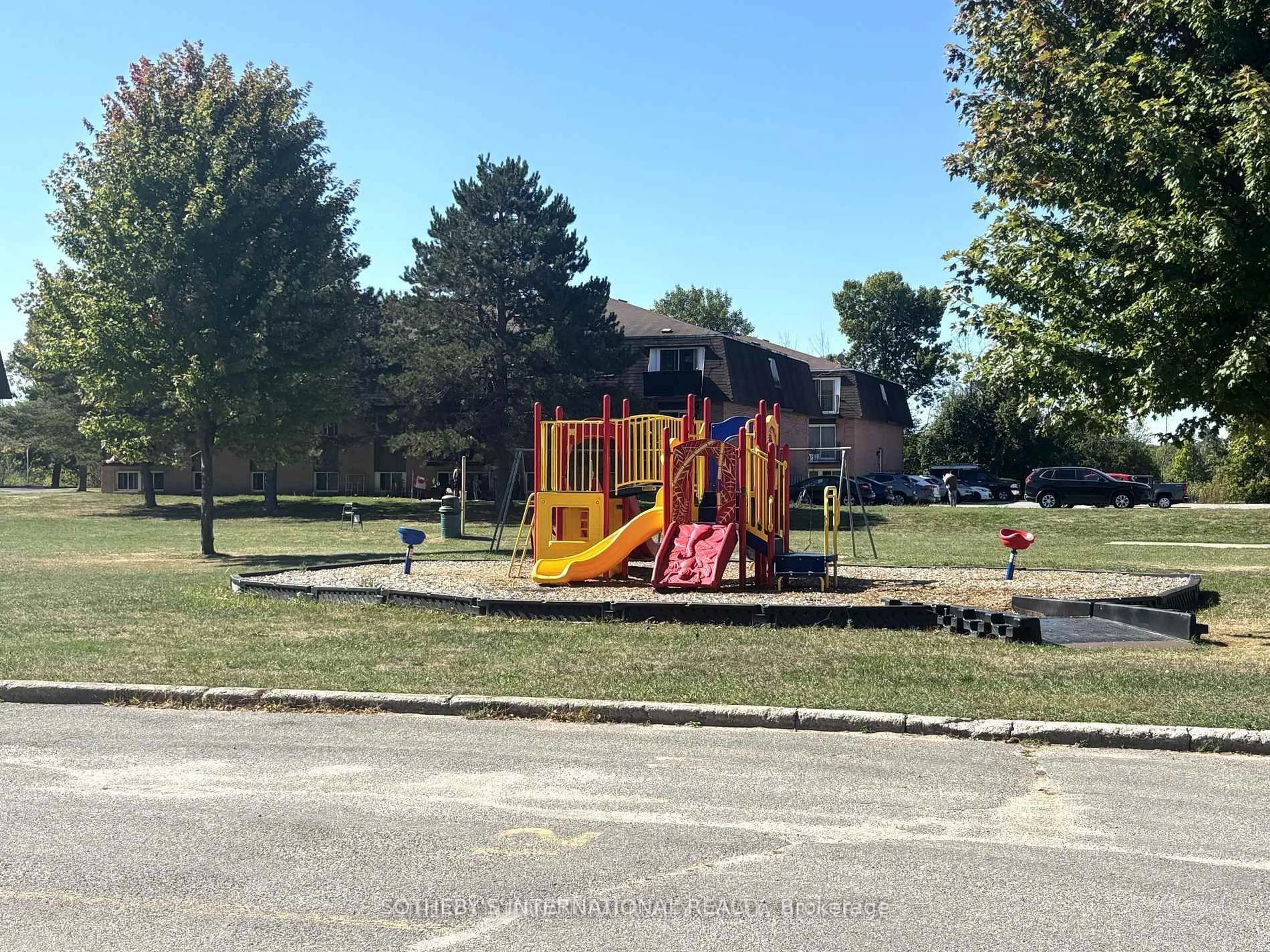 Blurry image for 810 Kyle Crt Crt #308, Brockville Ontario K6V 6H6